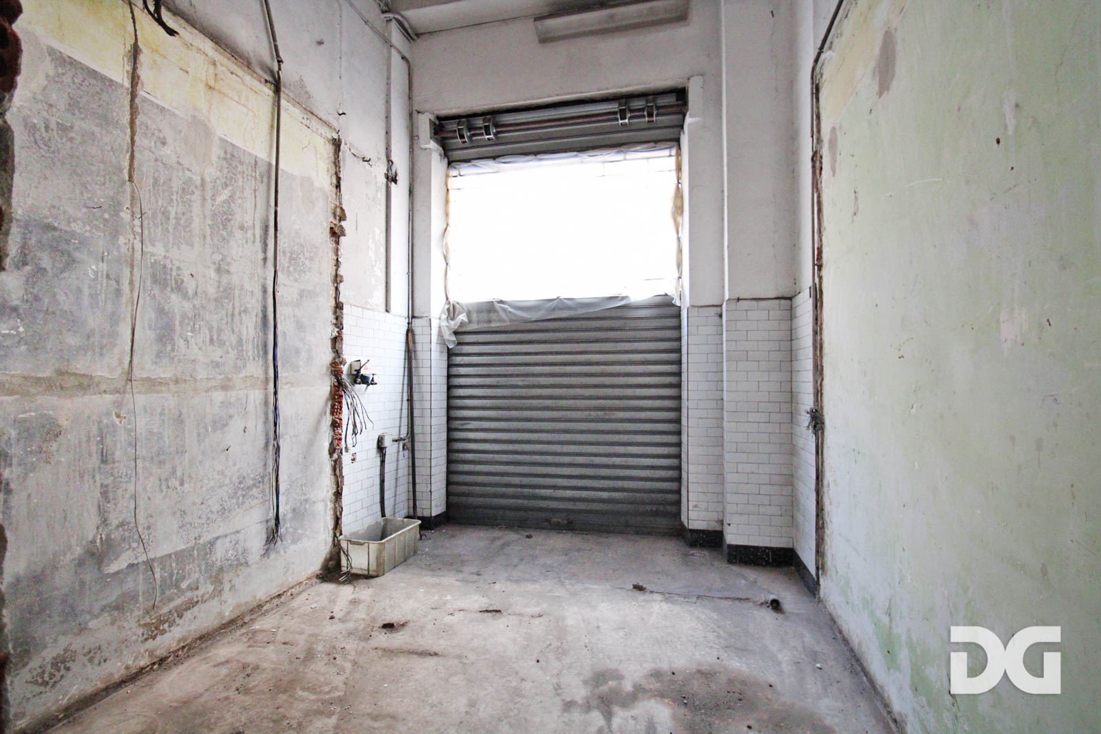 Immobiliare Del Guasta FEREGGIANO - LARGO MERLO – LOCALE COMMERCIALE MQ. 40 