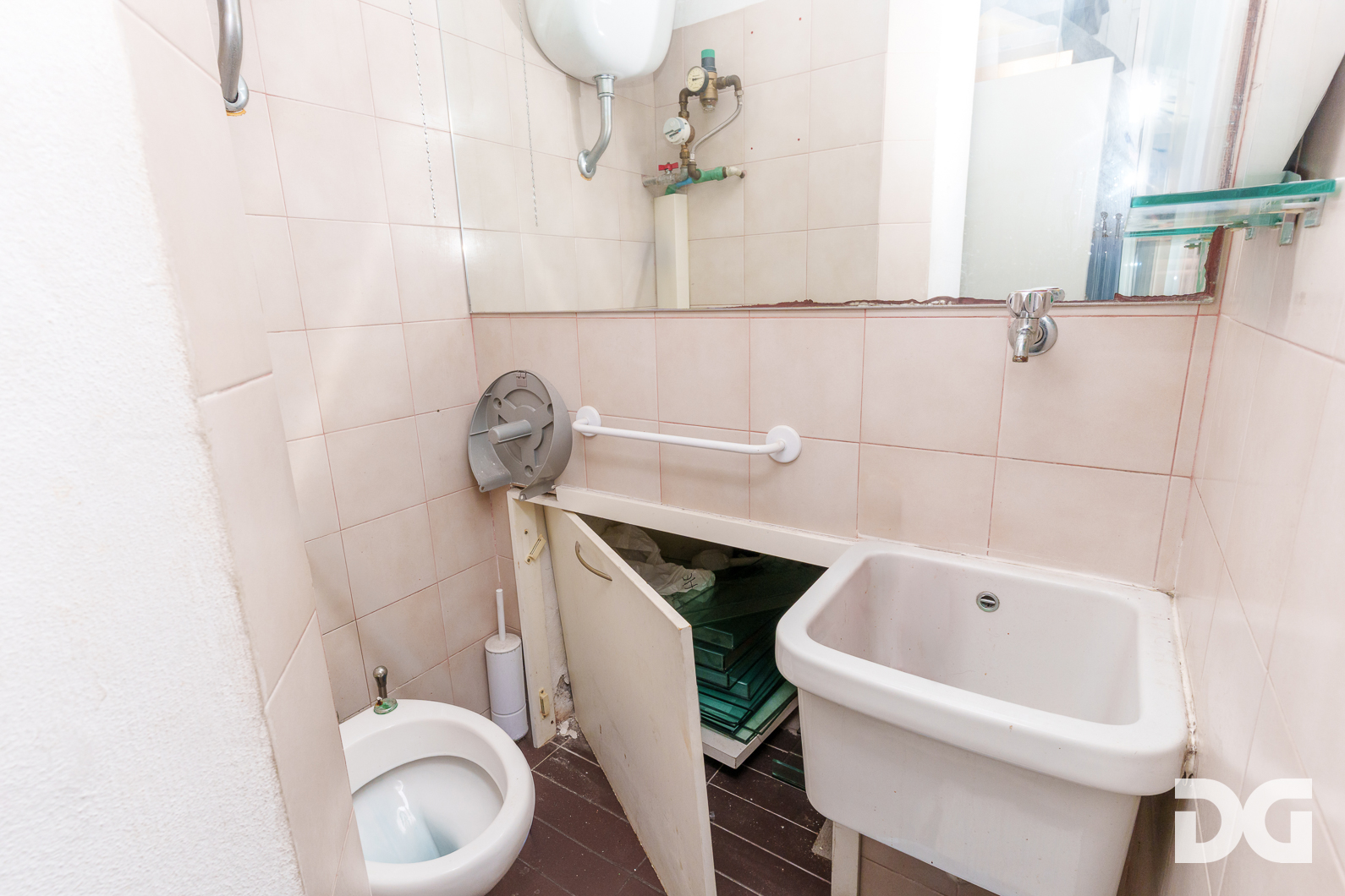 Immobiliare Del Guasta FOCE – VIA CIPRO LOCALE COMMERCIALE MQ. 93 