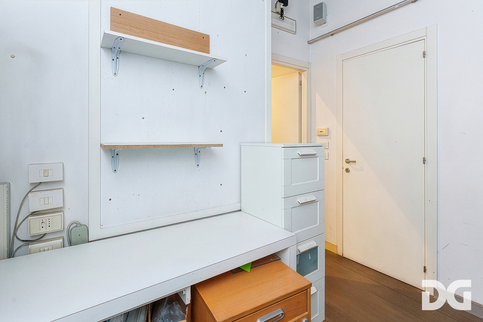 Immobiliare Del Guasta FOCE – VIA CIPRO LOCALE COMMERCIALE MQ. 93 