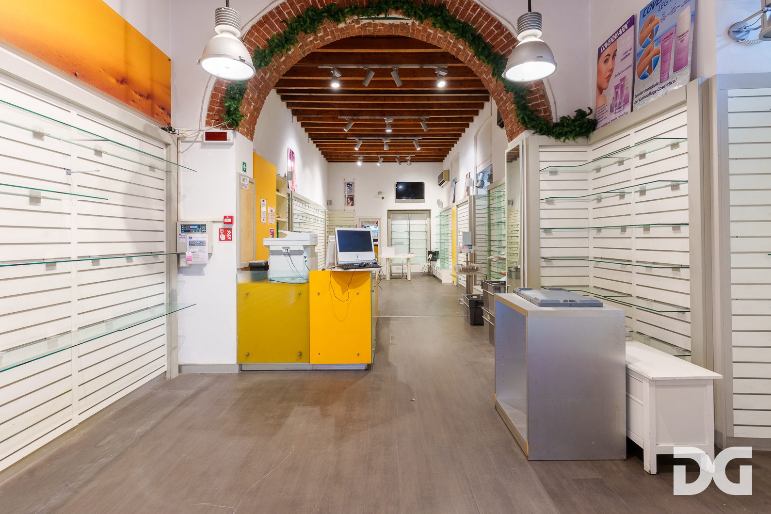 Immobiliare Del Guasta FOCE – VIA CIPRO LOCALE COMMERCIALE MQ. 93 