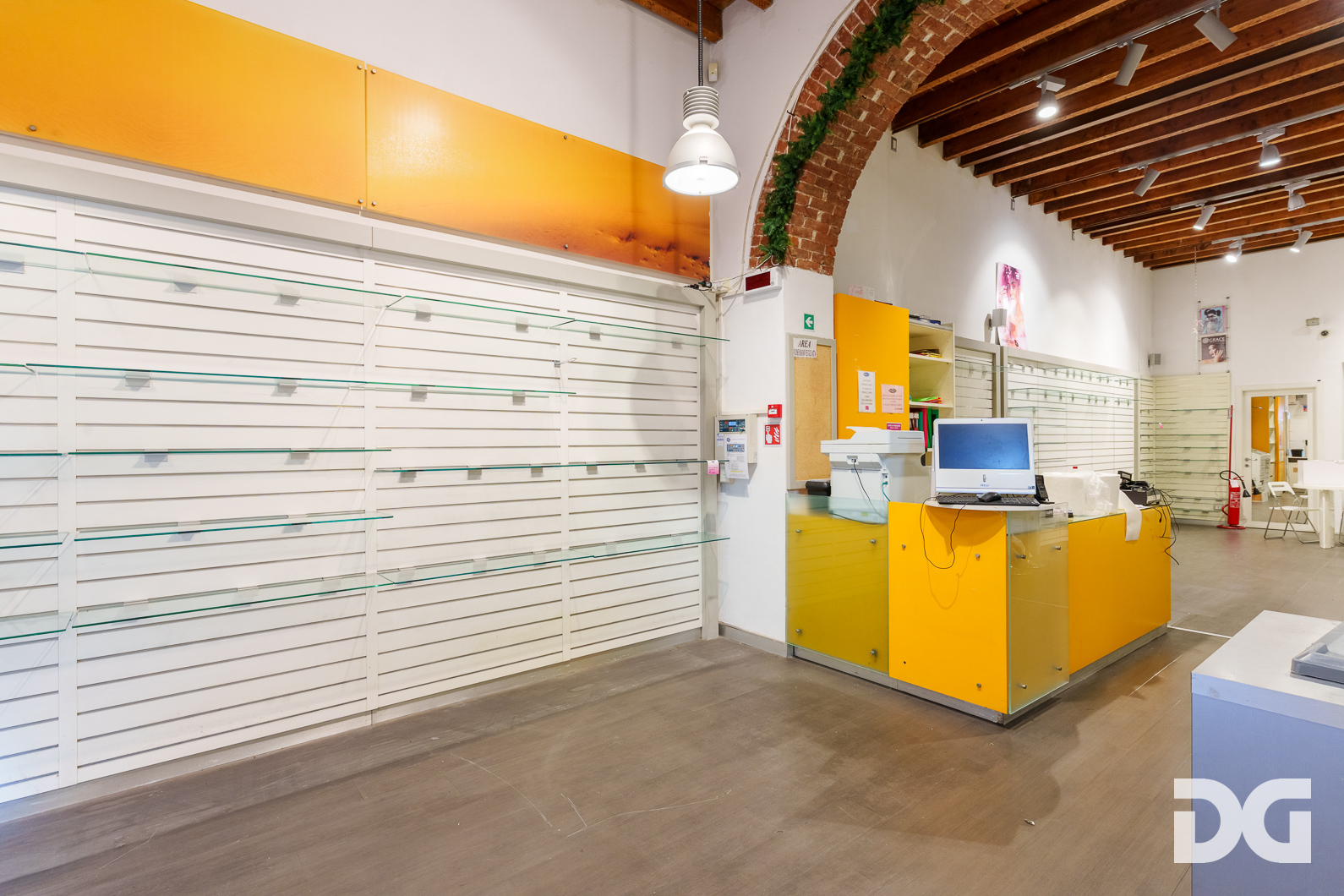 Immobiliare Del Guasta FOCE – VIA CIPRO LOCALE COMMERCIALE MQ. 93 