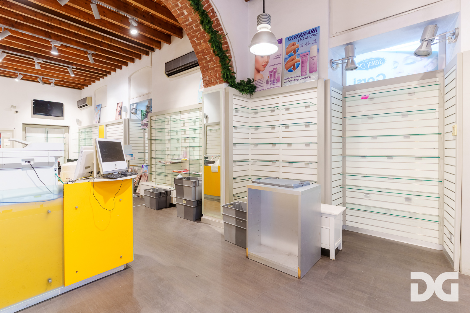 Immobiliare Del Guasta FOCE – VIA CIPRO LOCALE COMMERCIALE MQ. 93 