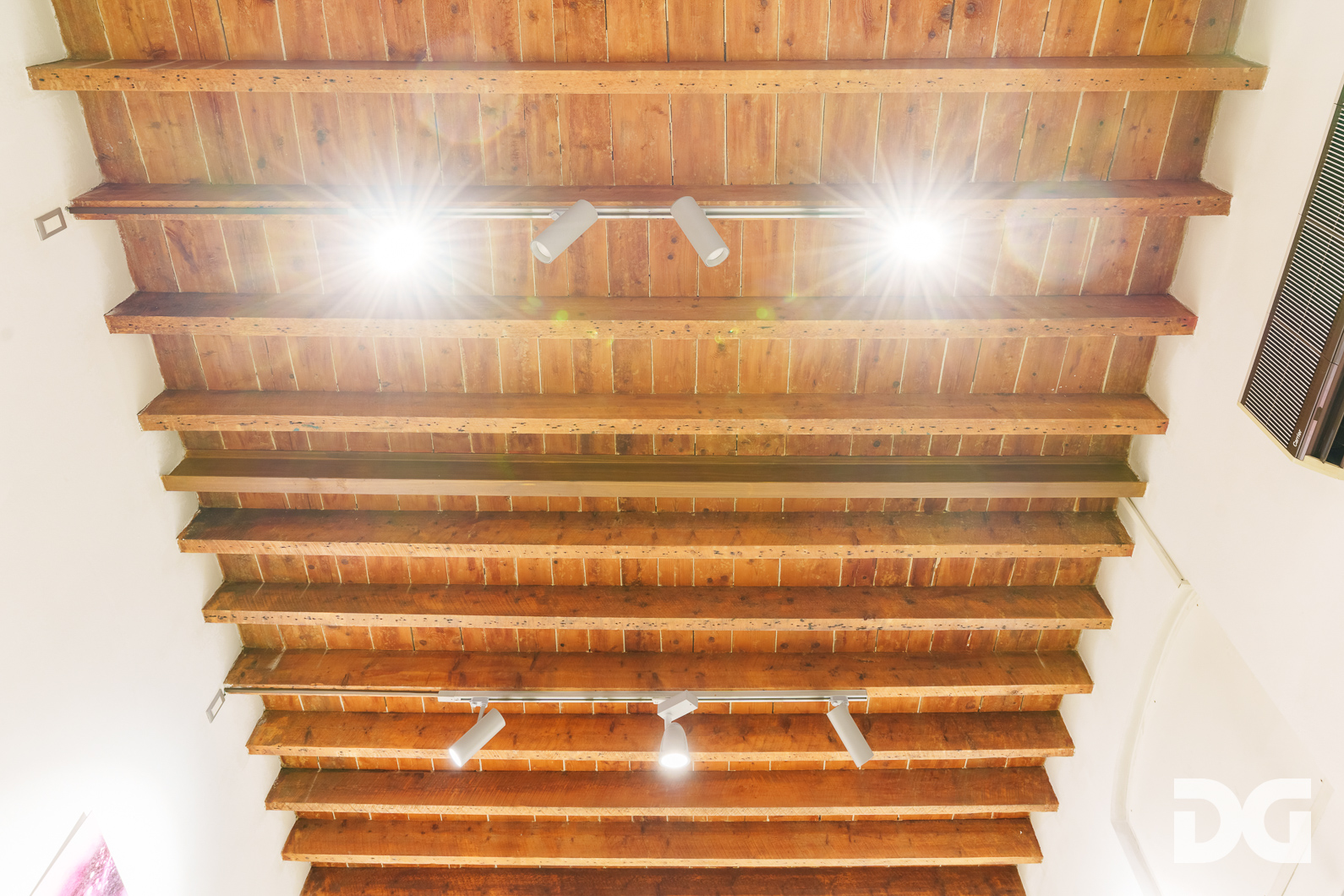 Immobiliare Del Guasta FOCE – VIA CIPRO LOCALE COMMERCIALE MQ. 93 