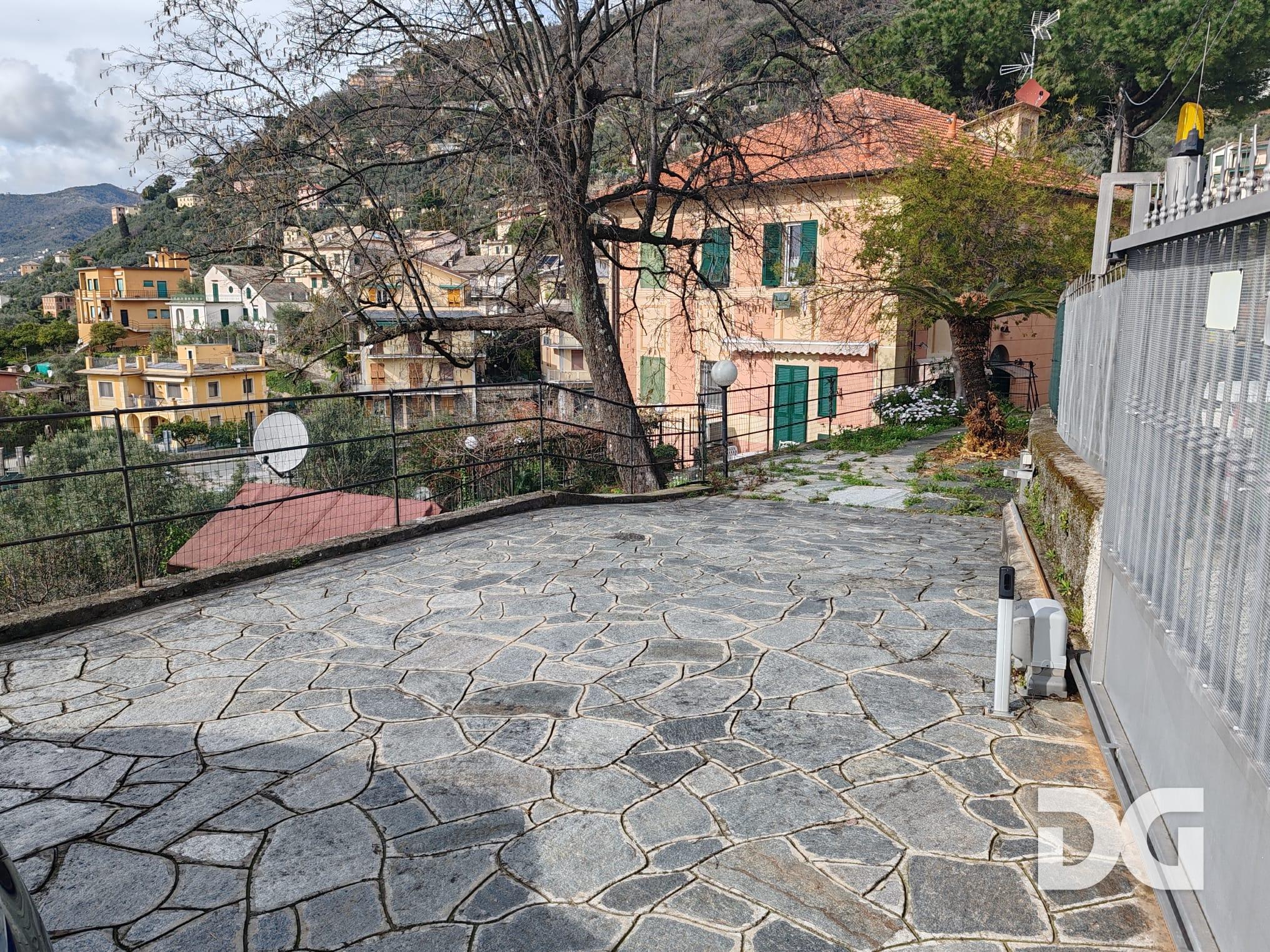 Immobiliare Del Guasta CAMOGLI-BOSCHETTO – ELEGANTI E PANORAMICI MQ. 119 CON GIARDINO 