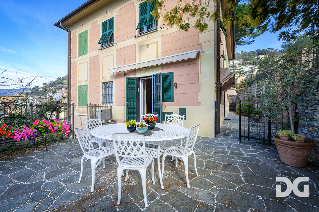 Immobiliare Del Guasta CAMOGLI-BOSCHETTO – ELEGANTI E PANORAMICI MQ. 119 CON GIARDINO 