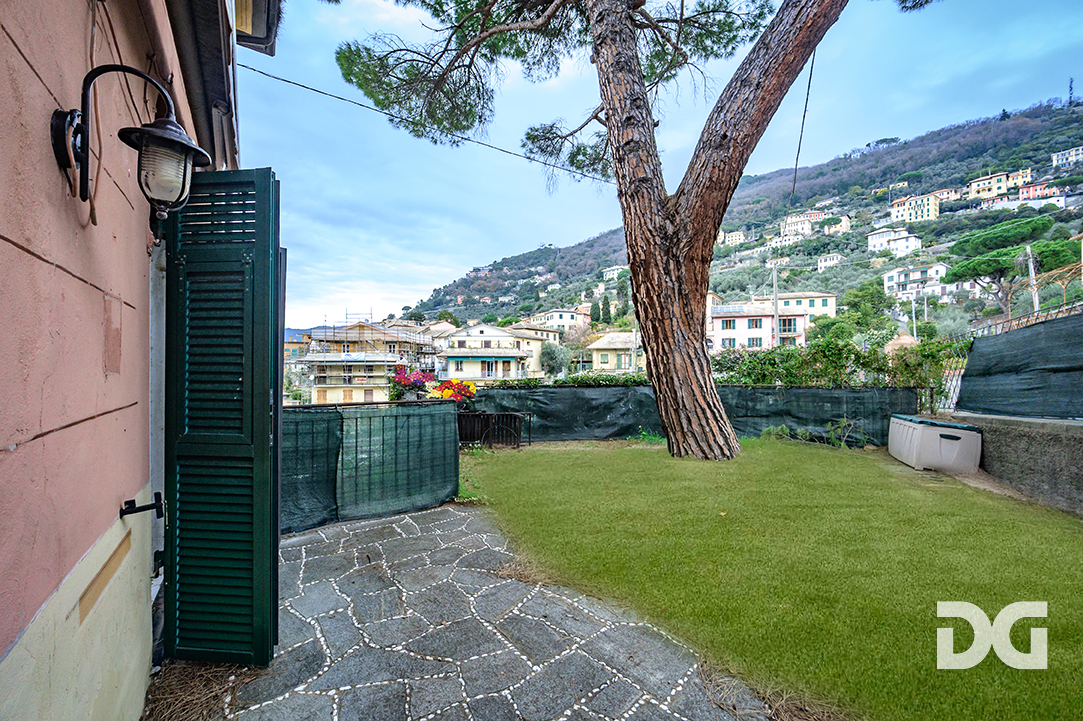 Immobiliare Del Guasta CAMOGLI-BOSCHETTO – ELEGANTI E PANORAMICI MQ. 119 CON GIARDINO 