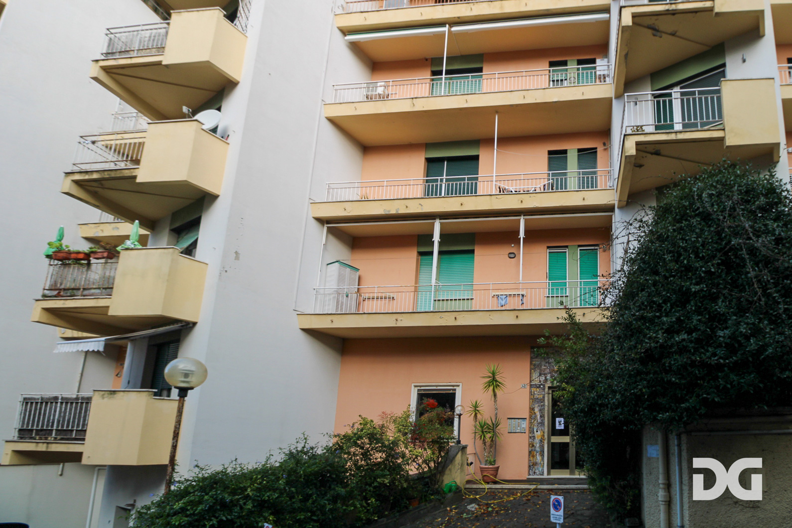 Immobiliare Del Guasta ALBARO – VIA MONTALLEGRO MQ. 61 CON TERRAZZO 