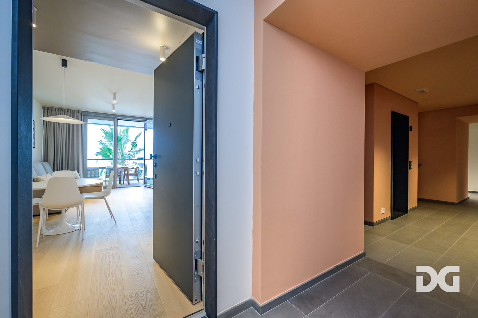 Immobiliare Del Guasta WATERFRONT DI LEVANTE – ARREDATI MQ. 63 CON TERRAZZO E POSTO AUTO 