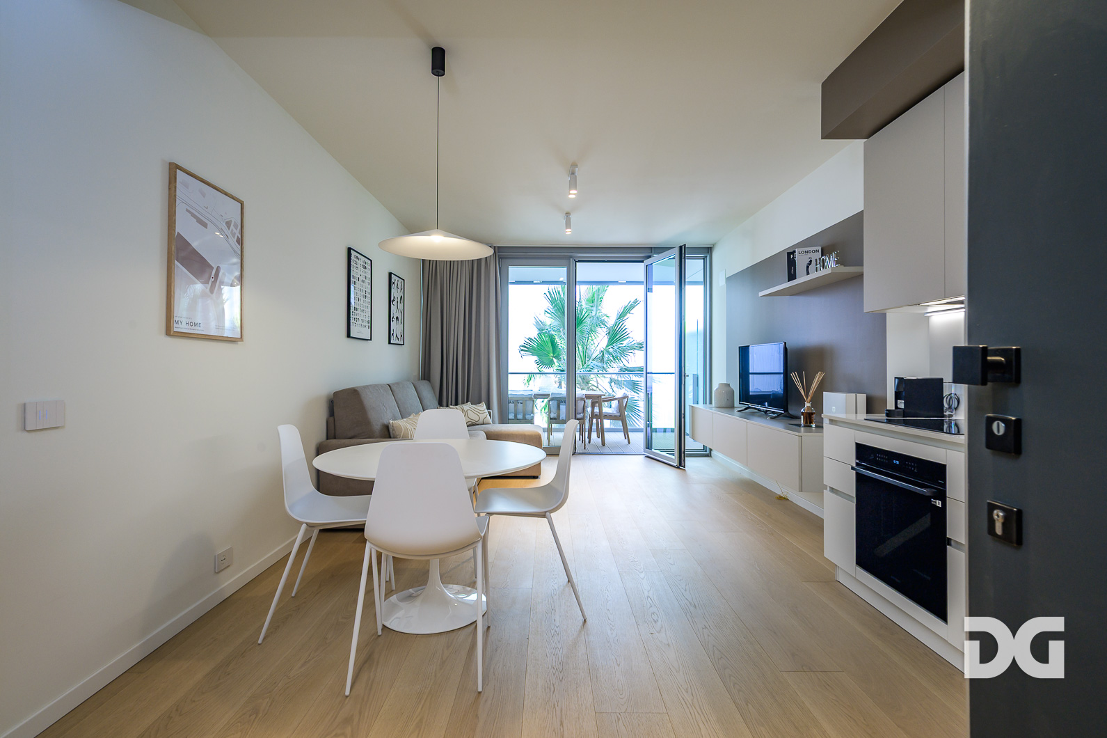 Immobiliare Del Guasta WATERFRONT DI LEVANTE – ARREDATI MQ. 63 CON TERRAZZO E POSTO AUTO 