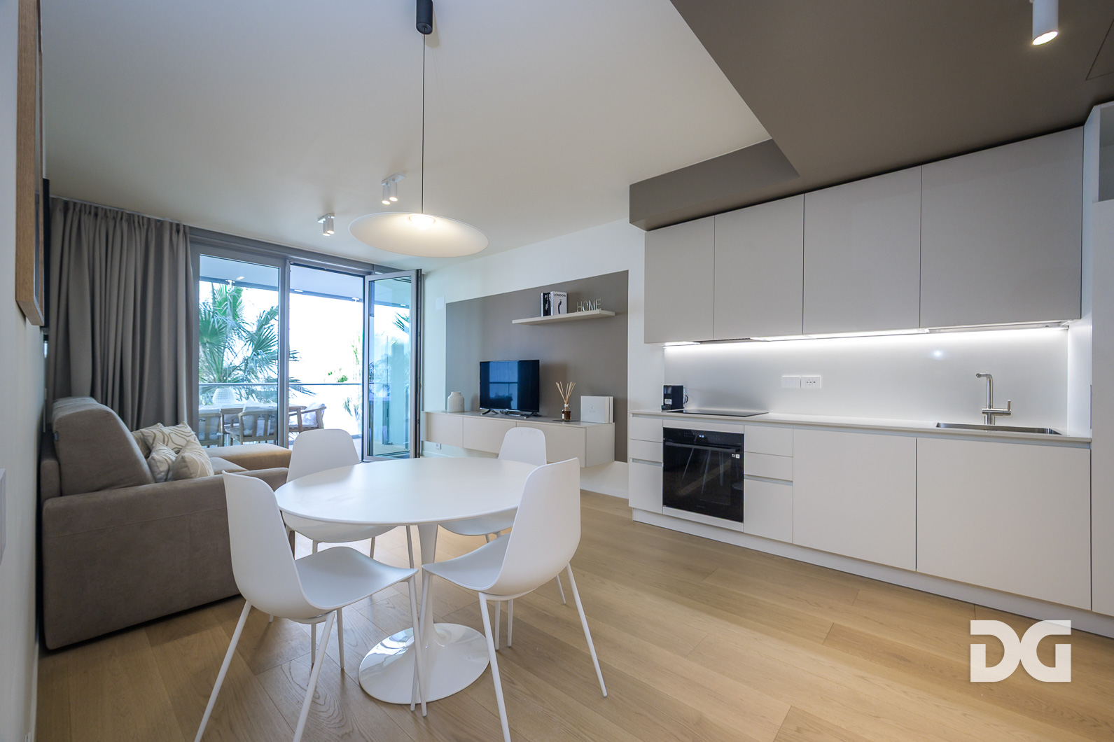 Immobiliare Del Guasta WATERFRONT DI LEVANTE – ARREDATI MQ. 63 CON TERRAZZO E POSTO AUTO 