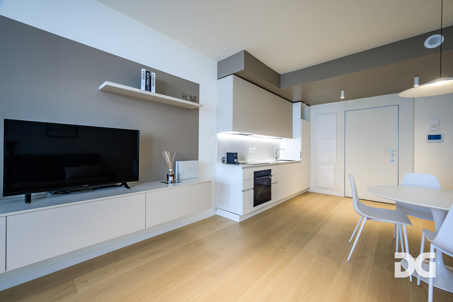 Immobiliare Del Guasta WATERFRONT DI LEVANTE – ARREDATI MQ. 63 CON TERRAZZO E POSTO AUTO 