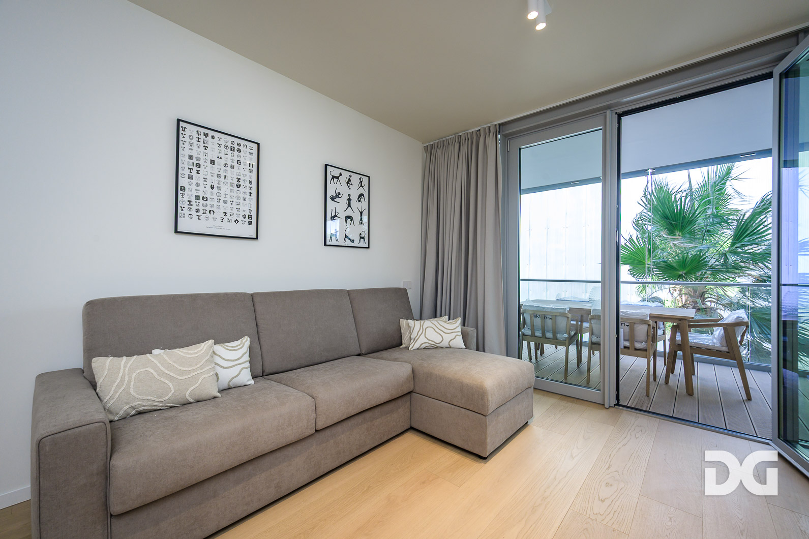 Immobiliare Del Guasta WATERFRONT DI LEVANTE – ARREDATI MQ. 63 CON TERRAZZO E POSTO AUTO 