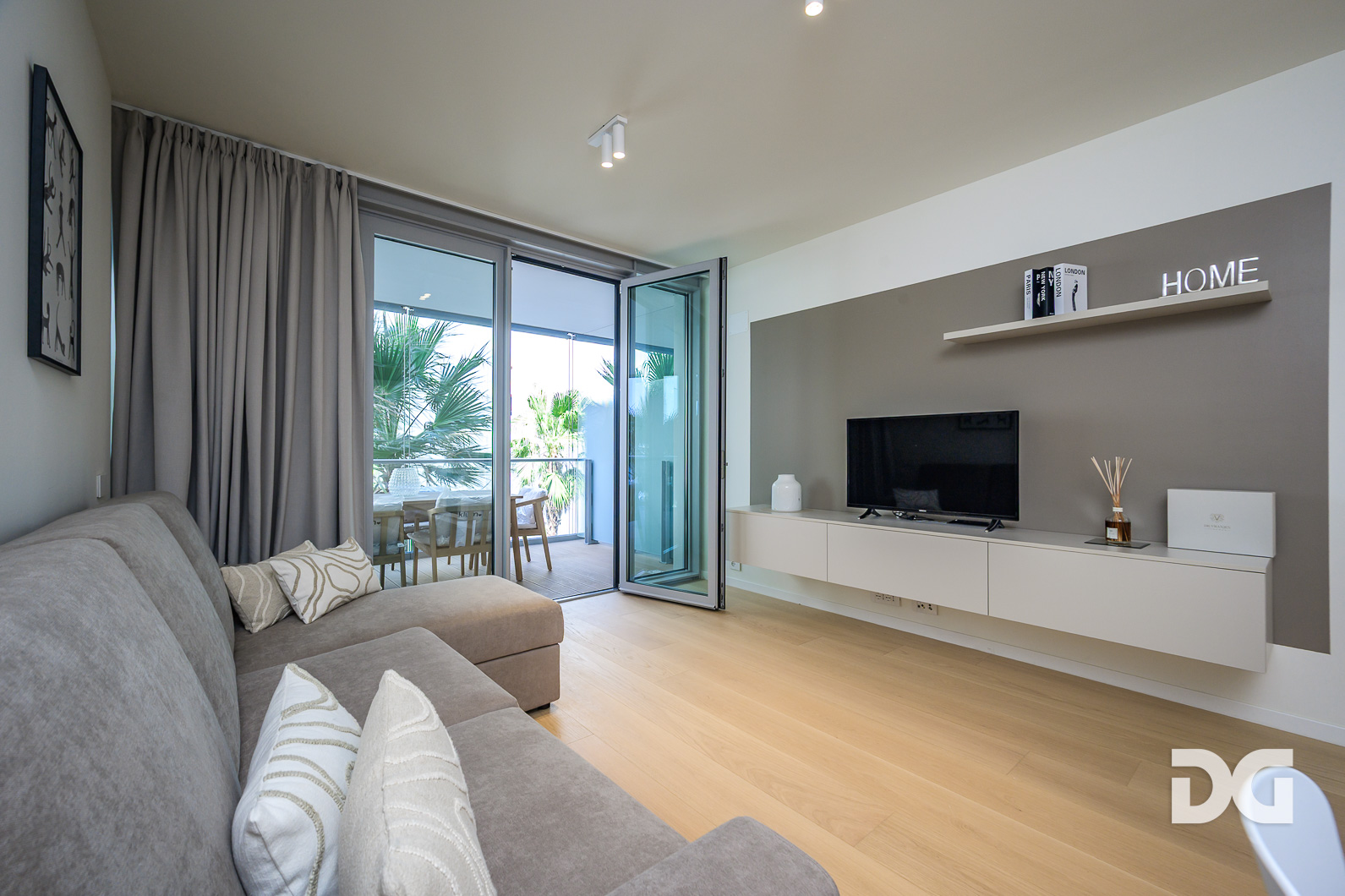 Immobiliare Del Guasta WATERFRONT DI LEVANTE – ARREDATI MQ. 63 CON TERRAZZO E POSTO AUTO 