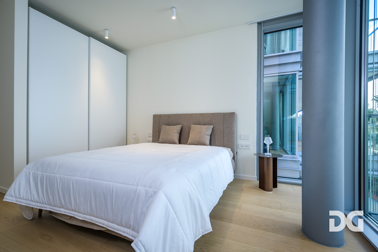 Immobiliare Del Guasta WATERFRONT DI LEVANTE – ARREDATI MQ. 63 CON TERRAZZO E POSTO AUTO 