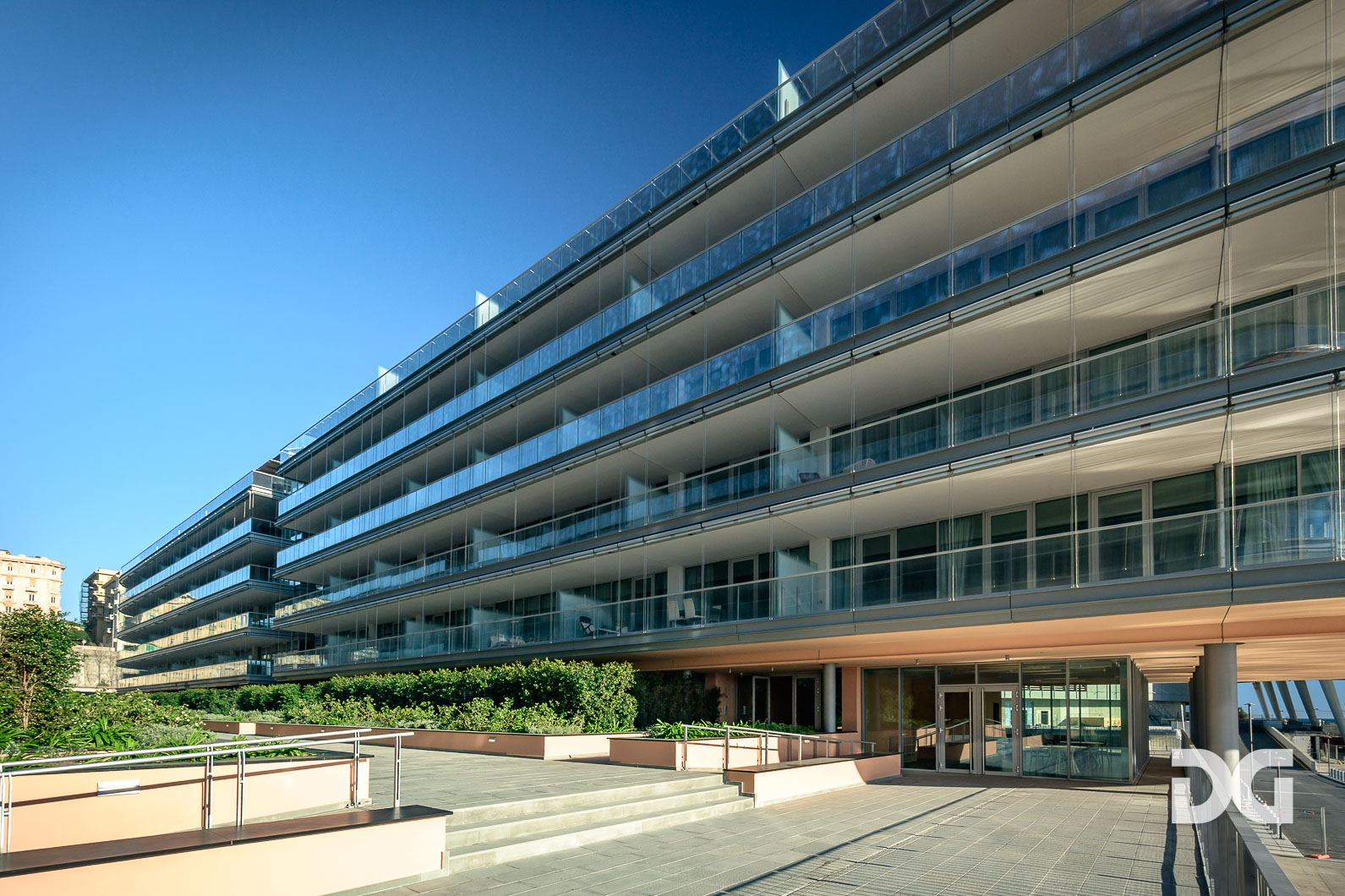 Immobiliare Del Guasta WATERFRONT DI LEVANTE – ARREDATI MQ. 63 CON TERRAZZO E POSTO AUTO 