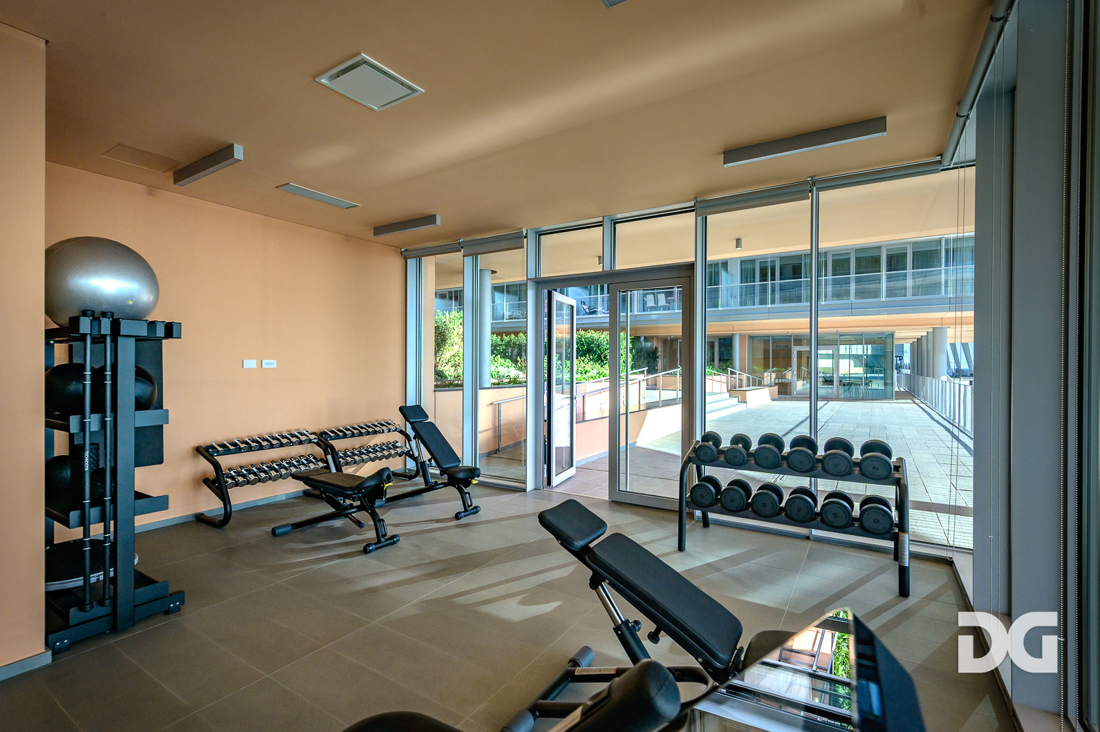 Immobiliare Del Guasta WATERFRONT DI LEVANTE – ARREDATI MQ. 63 CON TERRAZZO E POSTO AUTO 