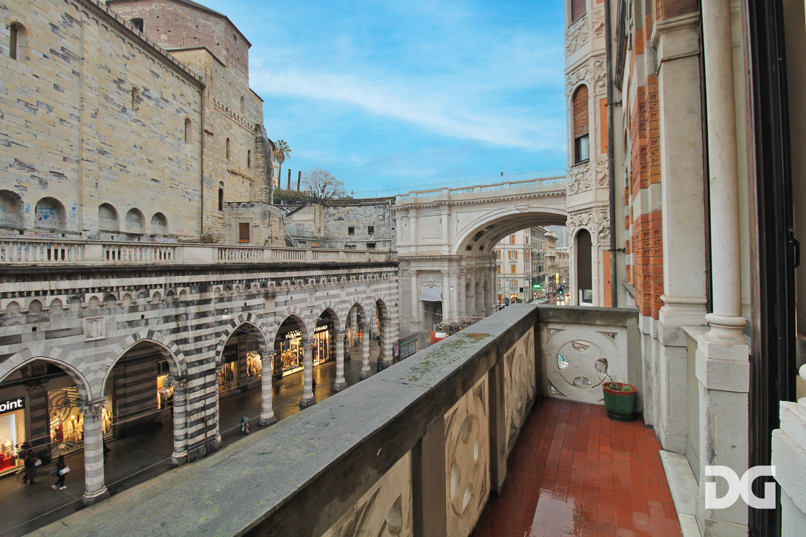 Immobiliare Del Guasta CENTRO VIA XX SETTEMBRE – UFFICIO MQ. 400 DIVISIBILE IN PERFETTO STATO 