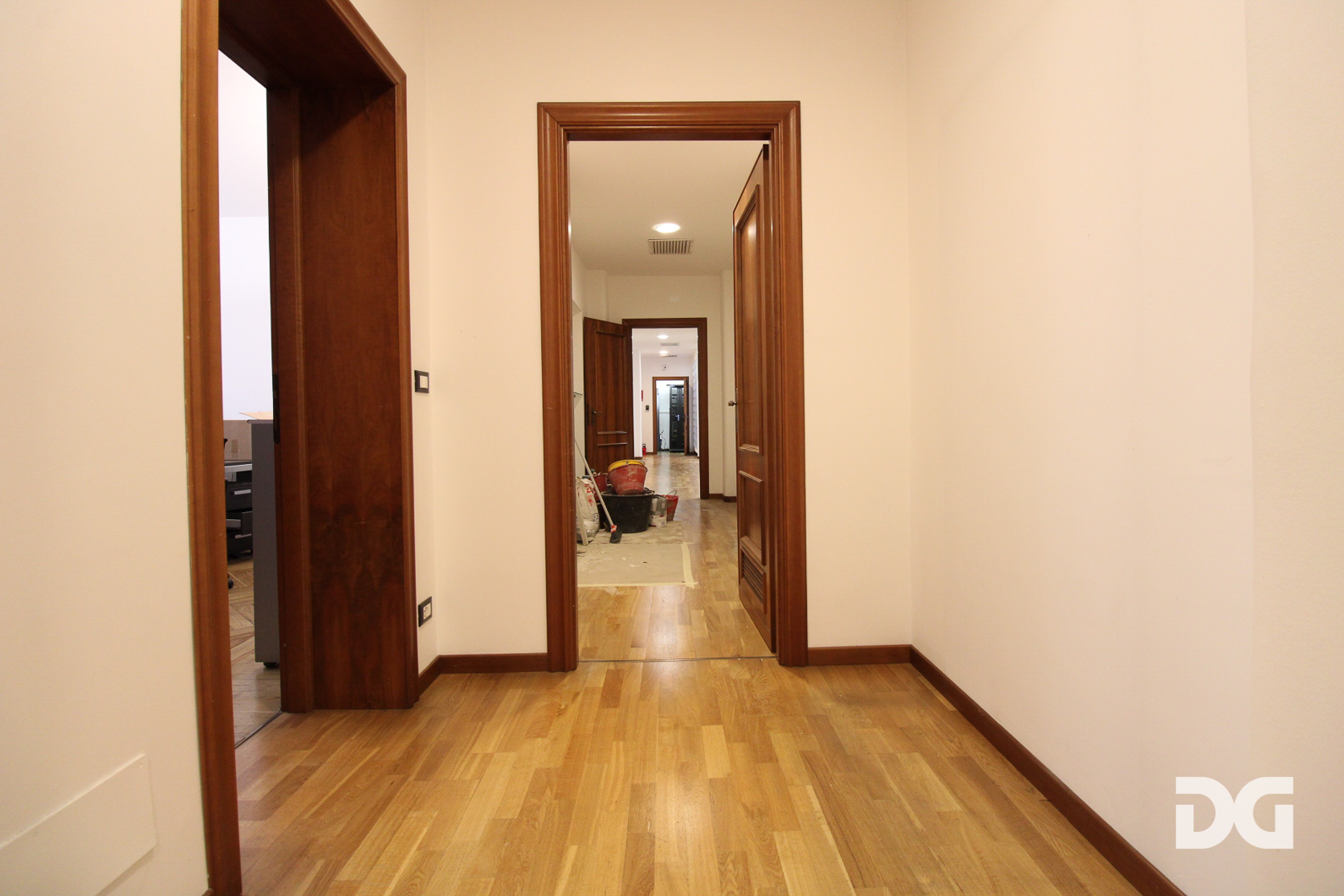 Immobiliare Del Guasta CENTRO VIA XX SETTEMBRE – UFFICIO MQ. 400 DIVISIBILE IN PERFETTO STATO 