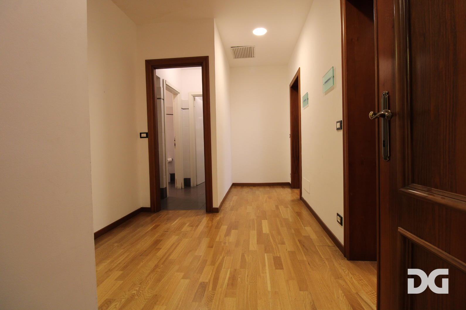 Immobiliare Del Guasta CENTRO VIA XX SETTEMBRE – UFFICIO MQ. 400 DIVISIBILE IN PERFETTO STATO 