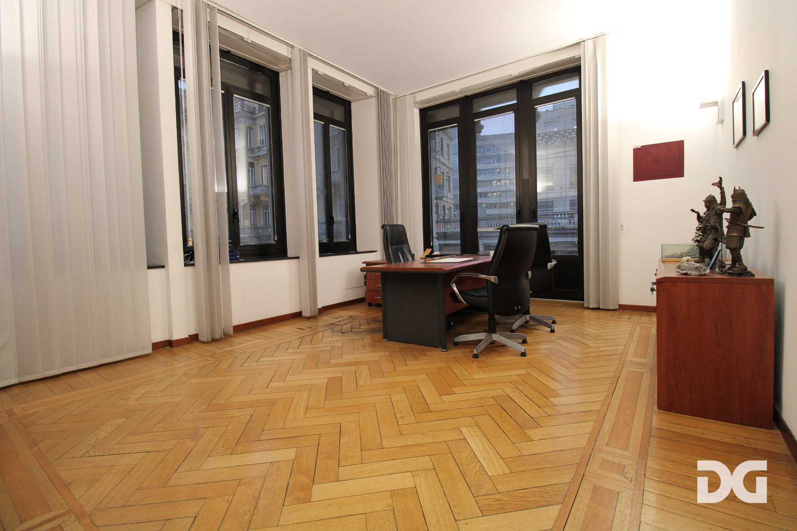 Immobiliare Del Guasta CENTRO VIA XX SETTEMBRE – UFFICIO MQ. 400 DIVISIBILE IN PERFETTO STATO 