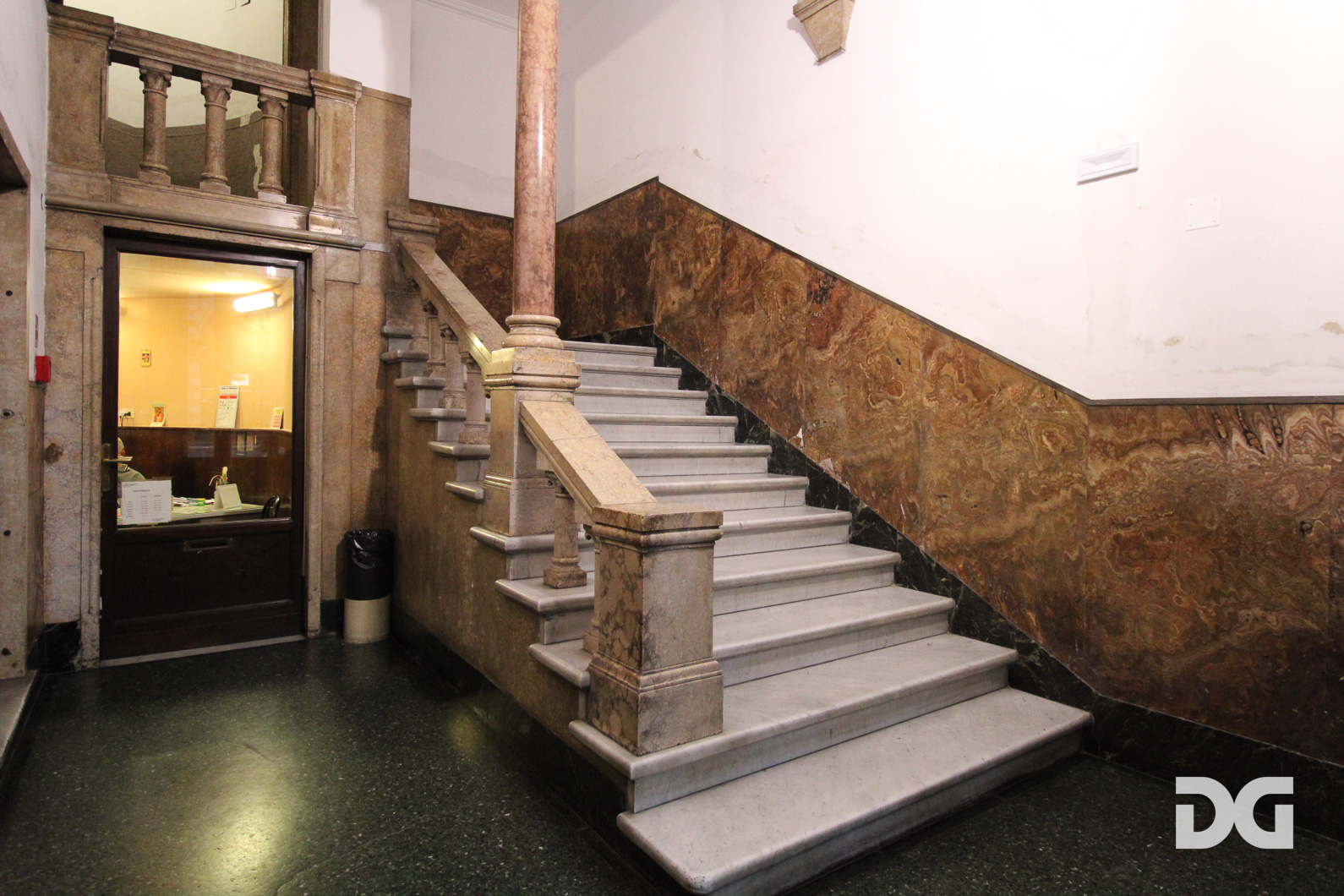 Immobiliare Del Guasta CENTRO VIA XX SETTEMBRE – UFFICIO MQ. 400 DIVISIBILE IN PERFETTO STATO 