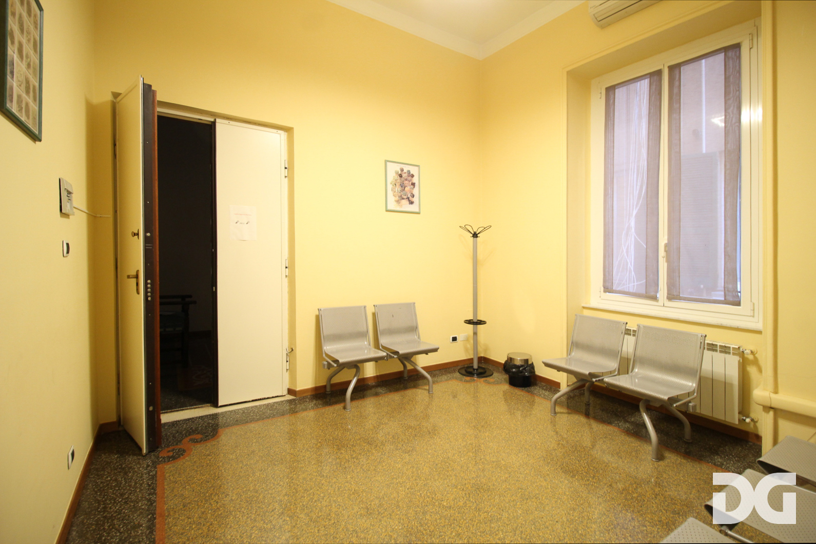 Immobiliare Del Guasta CENTRO – VIA XX SETTEMBRE STANZA AD USO UFFICIO