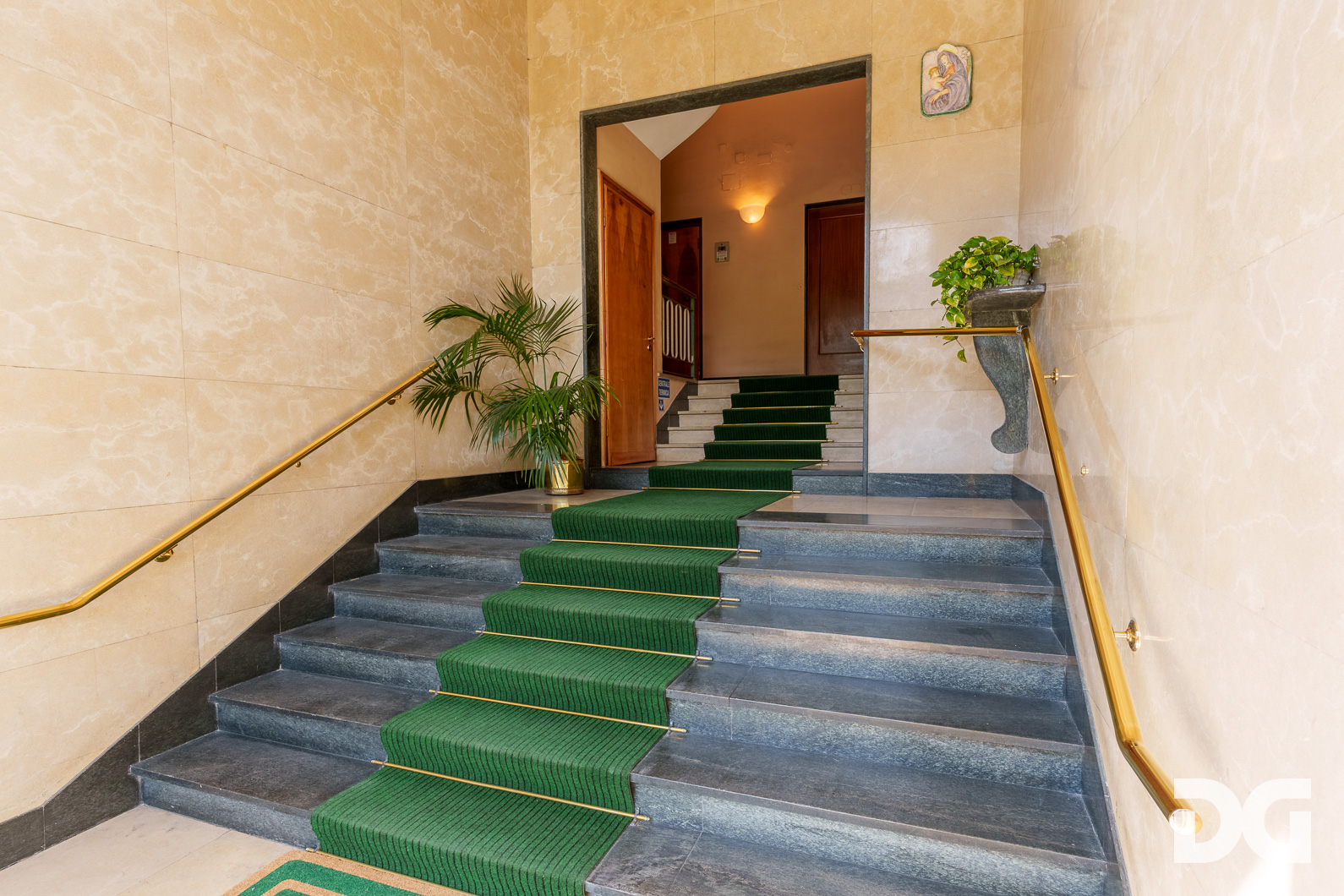 Immobiliare Del Guasta ALBARO – VIALE NAZARIO SAURO MQ.58 con TERRAZZO 