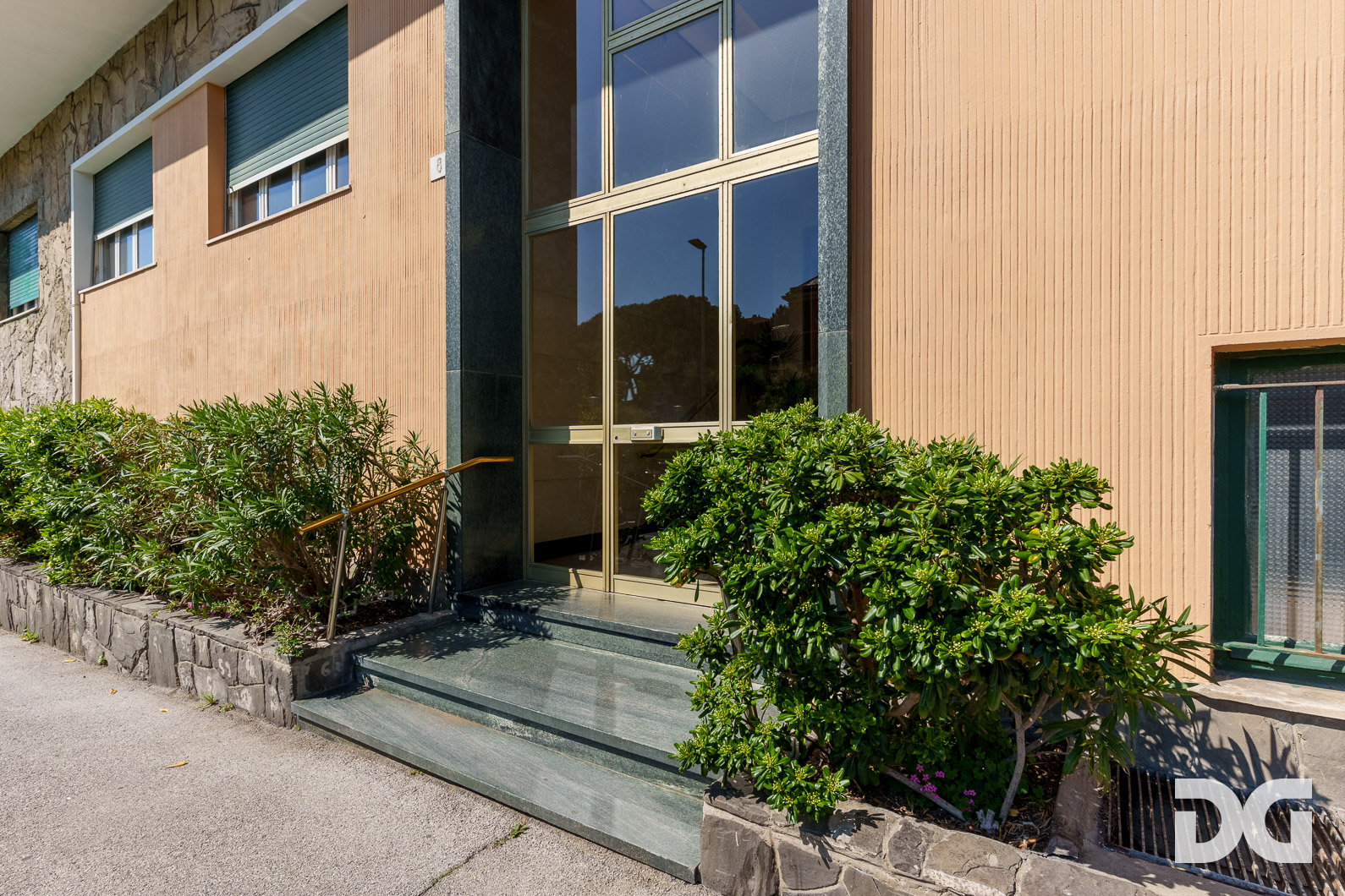 Immobiliare Del Guasta ALBARO – VIALE NAZARIO SAURO MQ.58 con TERRAZZO 