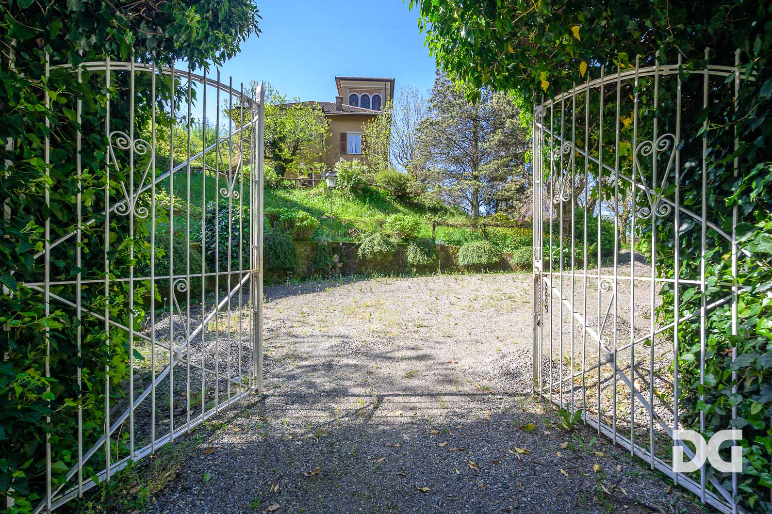 Immobiliare Del Guasta SAVIGNONE – PRESTIGIOSA VILLA DEL ‘900 CON PARCO 