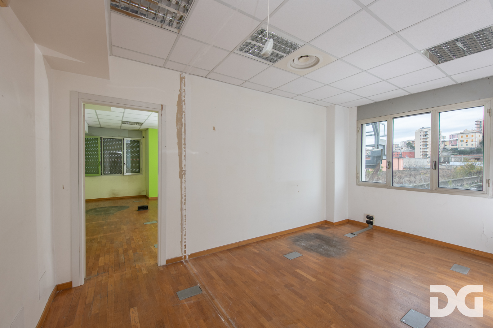 Immobiliare Del Guasta CORNIGLIANO – VIA F.ROLLA UFFICI MQ. 124 CON POSTI AUTO 