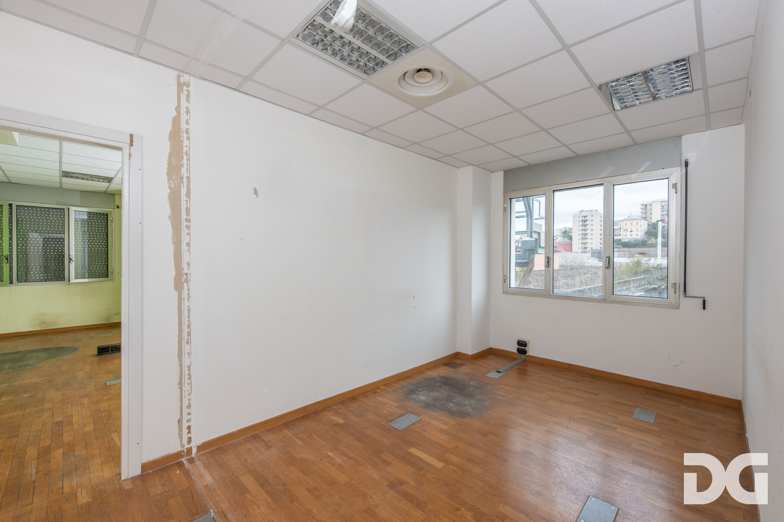 Immobiliare Del Guasta CORNIGLIANO – VIA F.ROLLA UFFICI MQ. 124 CON POSTI AUTO 