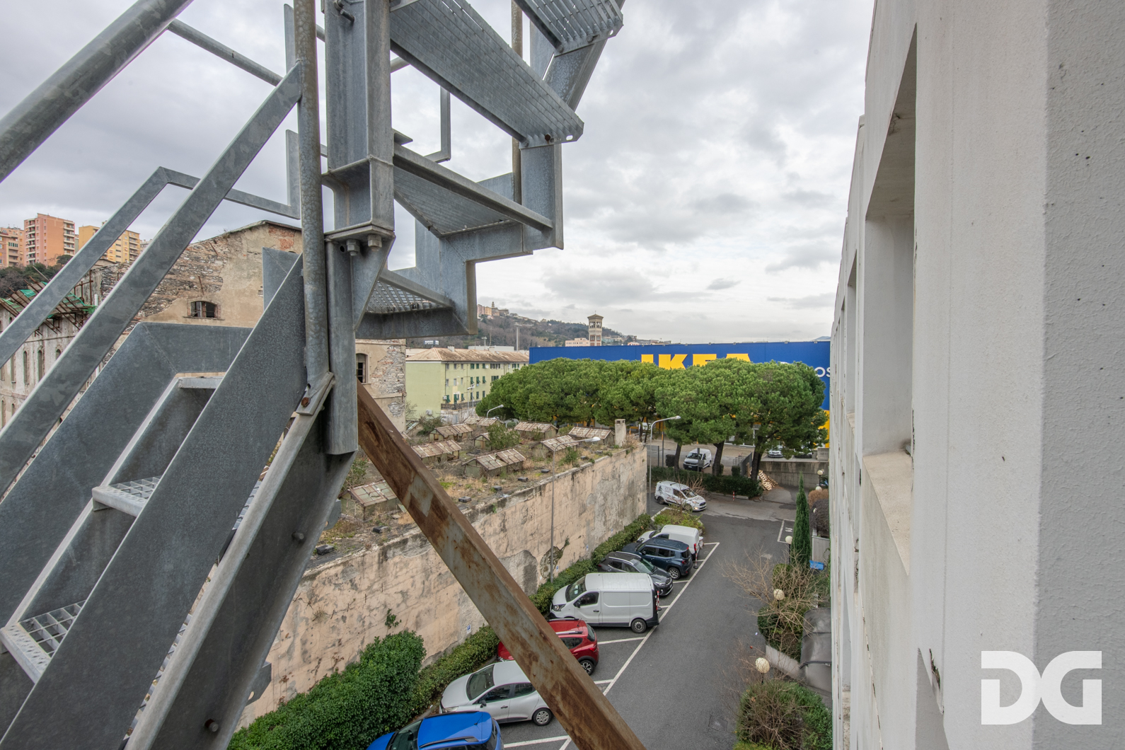 Immobiliare Del Guasta CORNIGLIANO – VIA F.ROLLA UFFICI MQ. 124 CON POSTI AUTO 