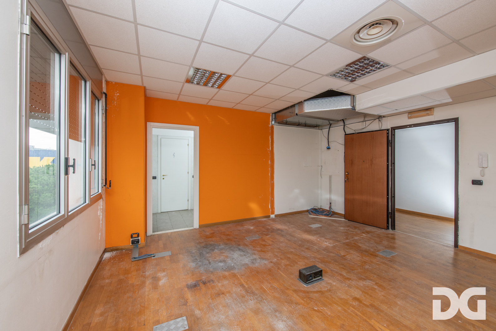 Immobiliare Del Guasta CORNIGLIANO – VIA F.ROLLA UFFICI MQ. 124 CON POSTI AUTO 