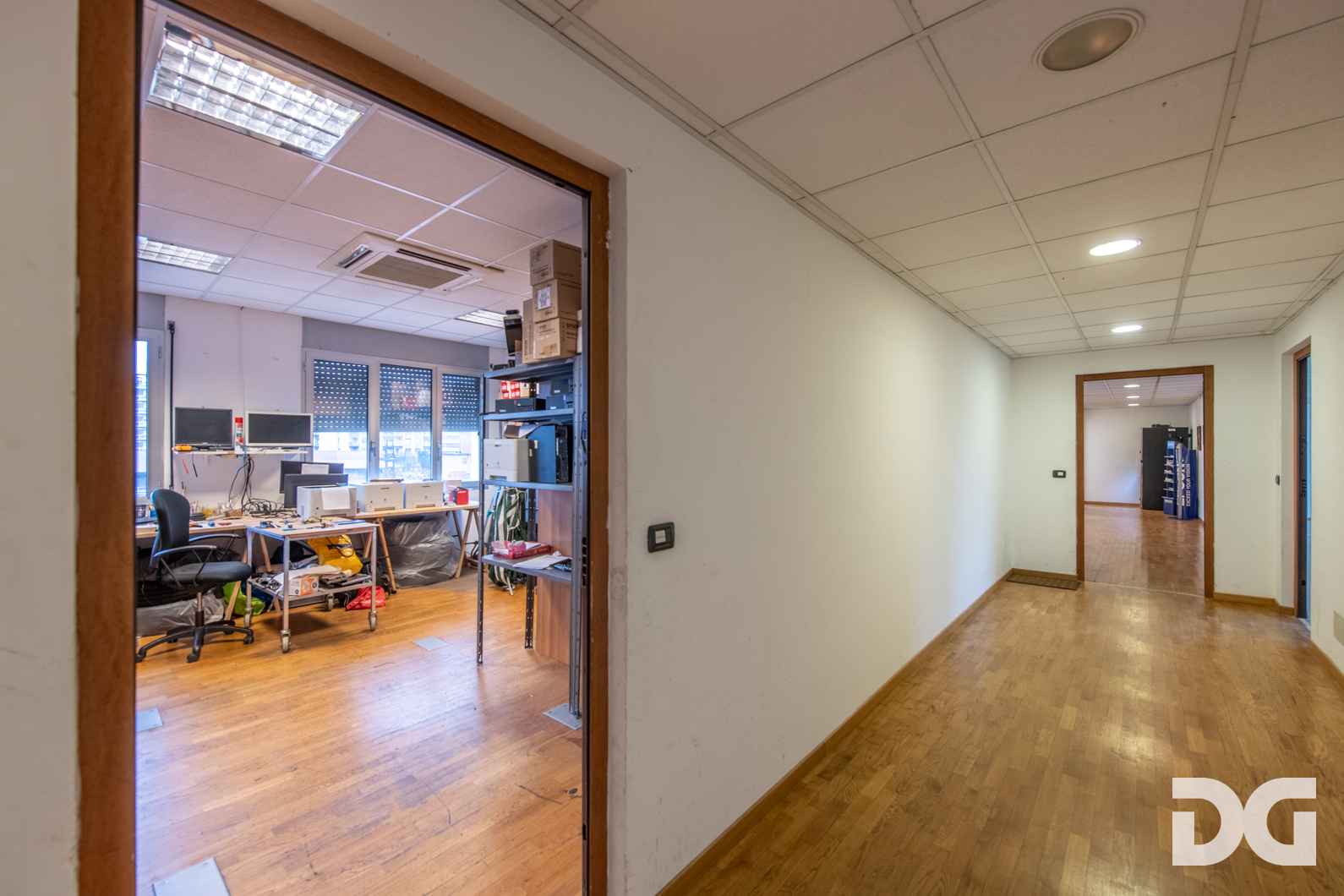 Immobiliare Del Guasta CORNIGLIANO – VIA F.ROLLA UFFICI MQ. 318 CON POSTI AUTO 