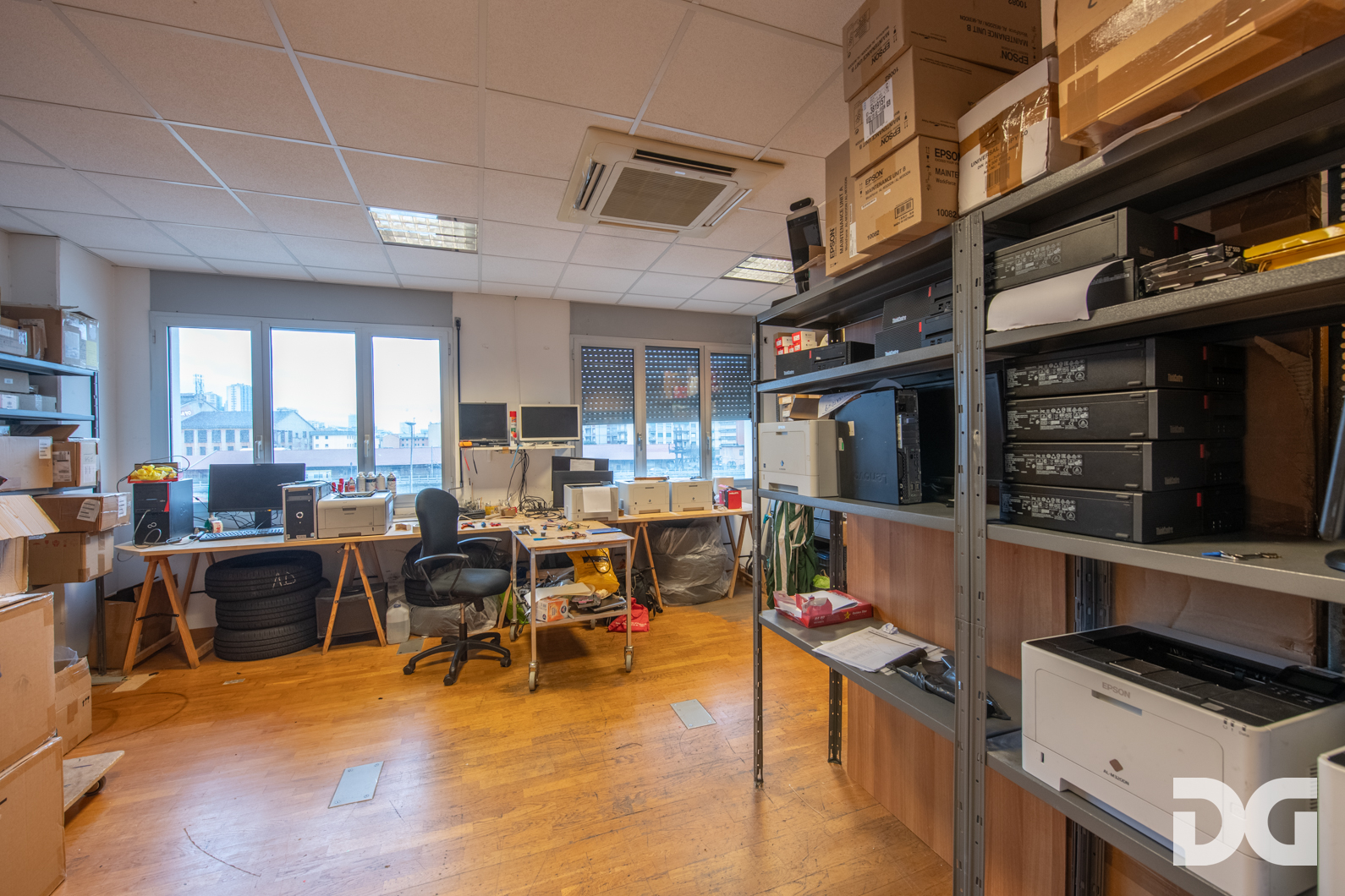 Immobiliare Del Guasta CORNIGLIANO – VIA F.ROLLA UFFICI MQ. 318 CON POSTI AUTO 