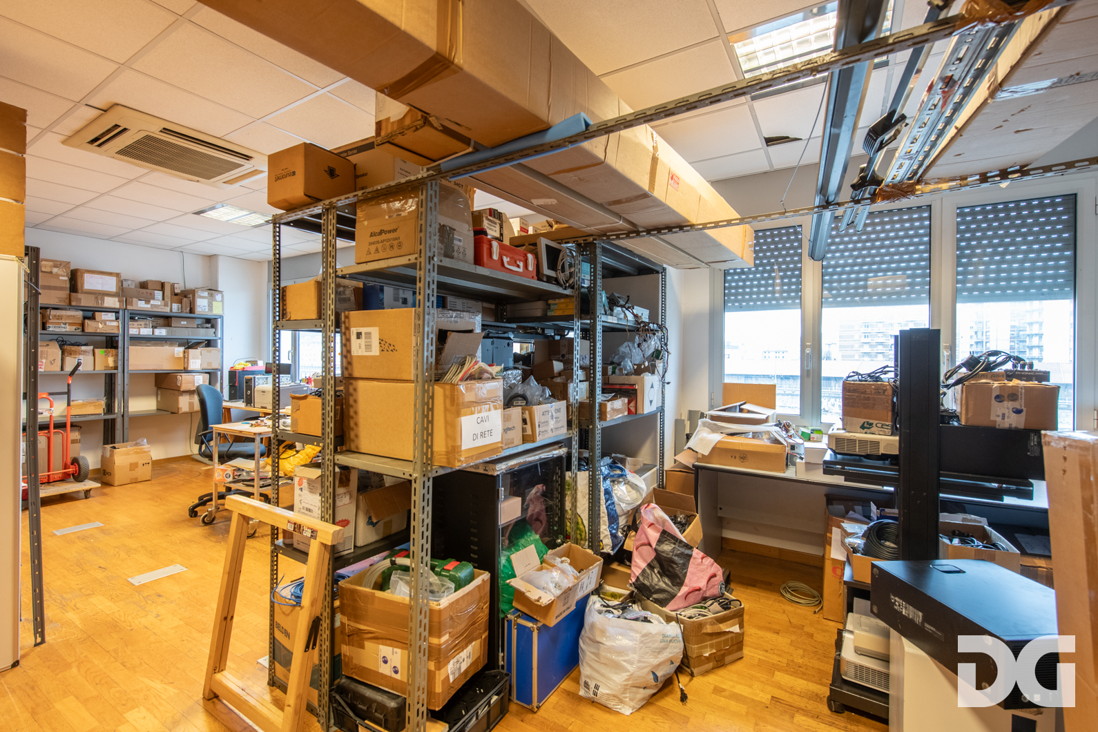 Immobiliare Del Guasta CORNIGLIANO – VIA F.ROLLA UFFICI MQ. 318 CON POSTI AUTO 