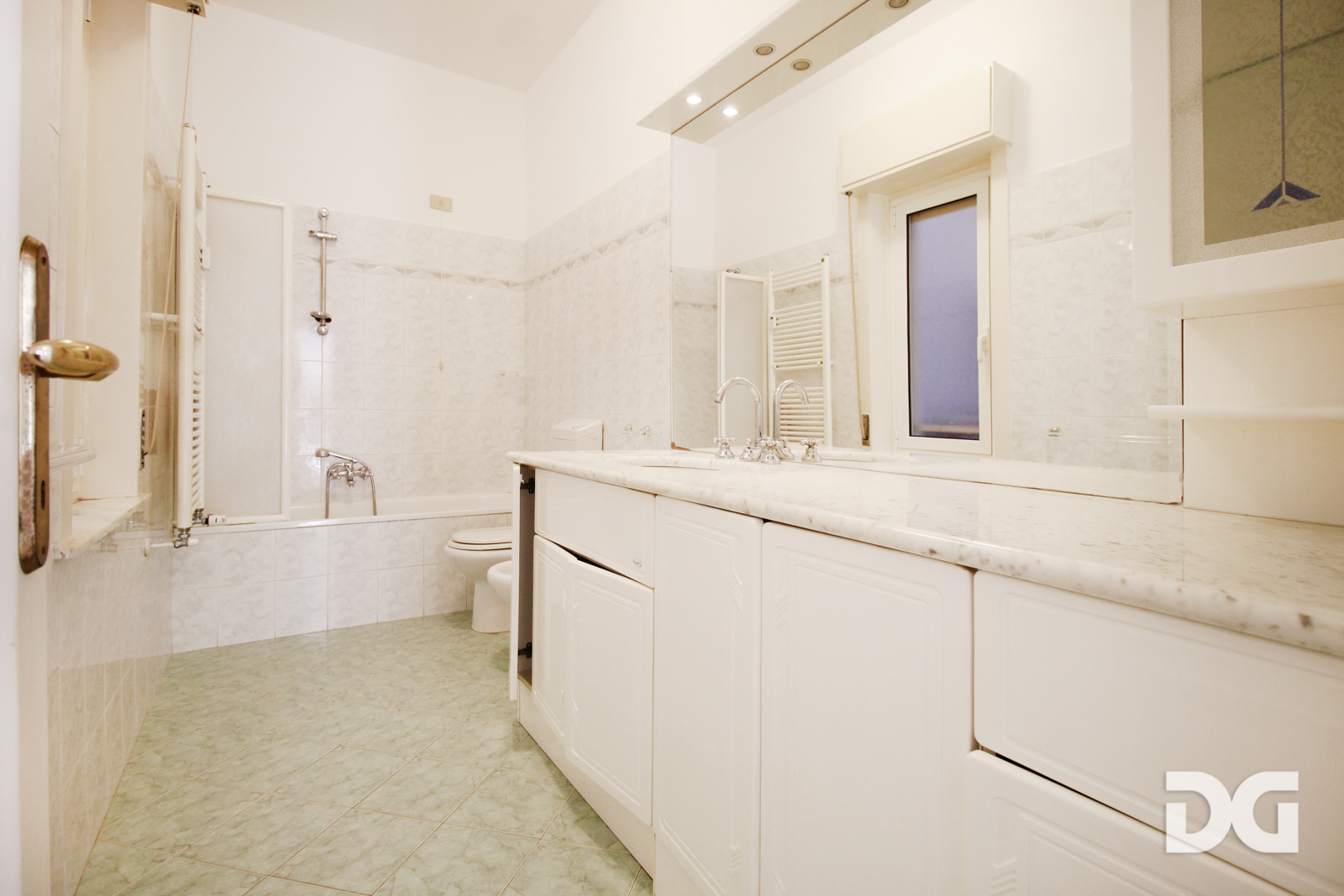 Immobiliare Del Guasta BORGORATTI VIA MINORETTI - MQ. 98 ARREDATI CON TERRAZZO 