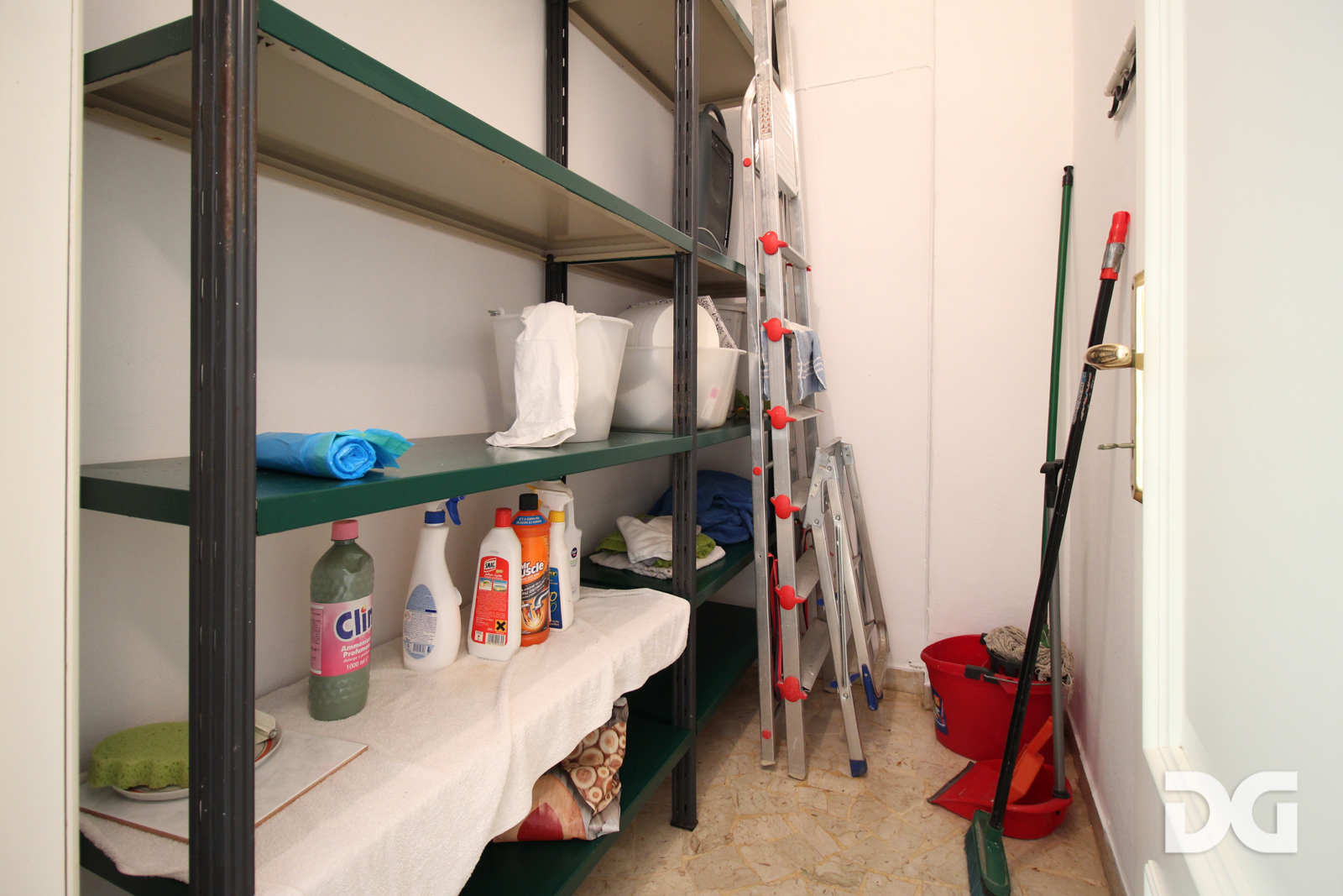 Immobiliare Del Guasta BORGORATTI VIA MINORETTI - MQ. 98 ARREDATI CON TERRAZZO 