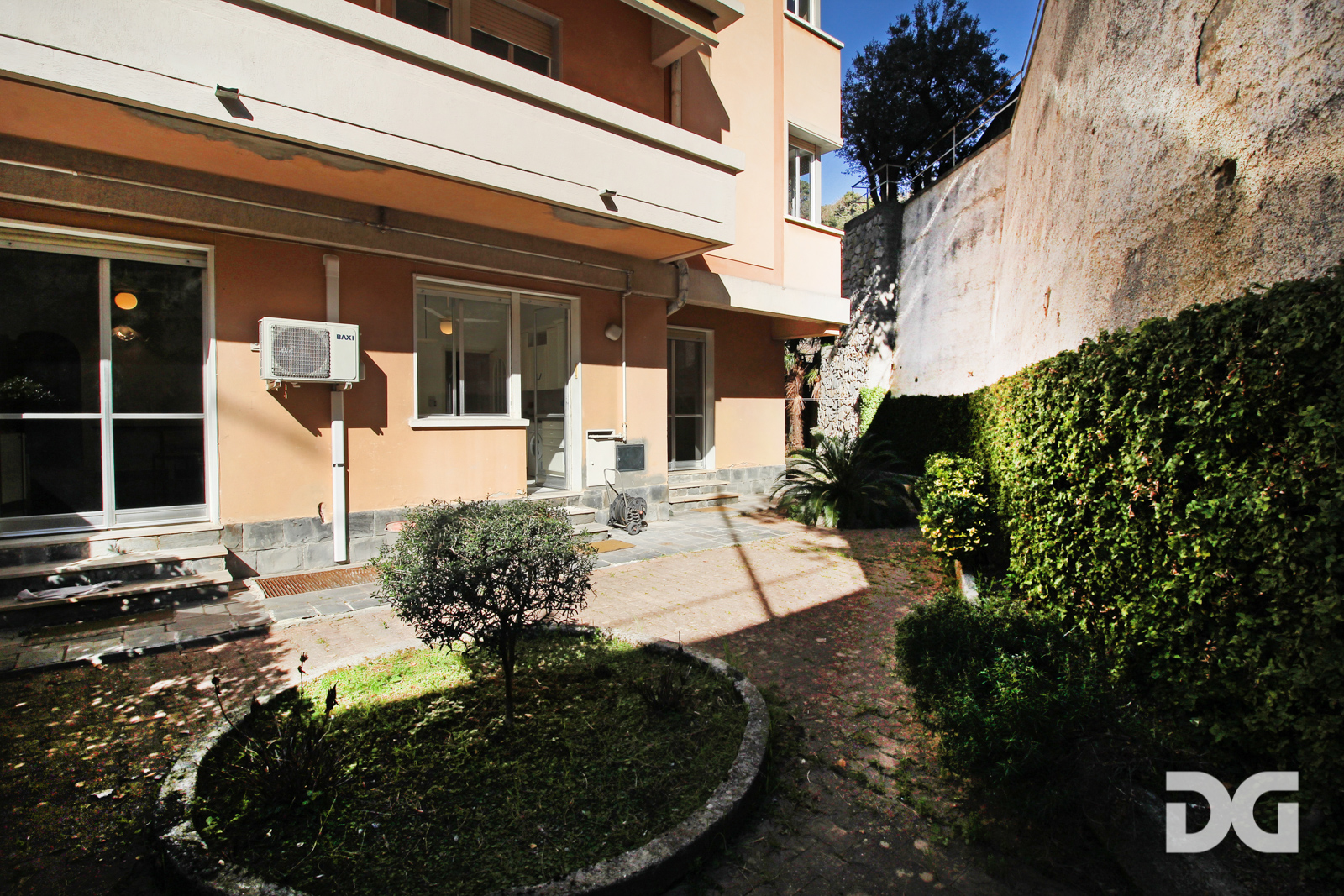 Immobiliare Del Guasta BORGORATTI VIA MINORETTI - MQ. 98 ARREDATI CON TERRAZZO 