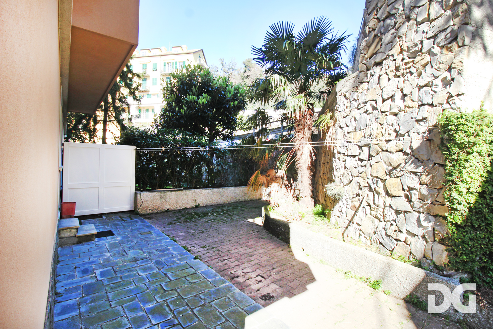 Immobiliare Del Guasta BORGORATTI VIA MINORETTI - MQ. 98 ARREDATI CON TERRAZZO 