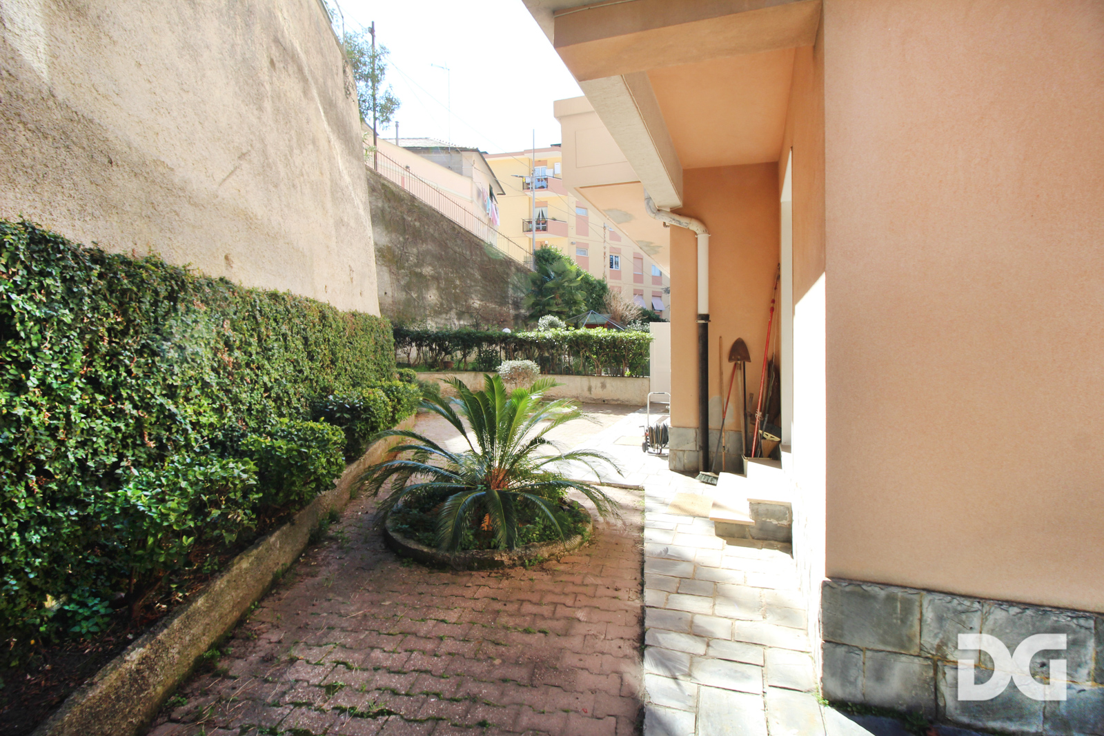 Immobiliare Del Guasta BORGORATTI VIA MINORETTI - MQ. 98 ARREDATI CON TERRAZZO 