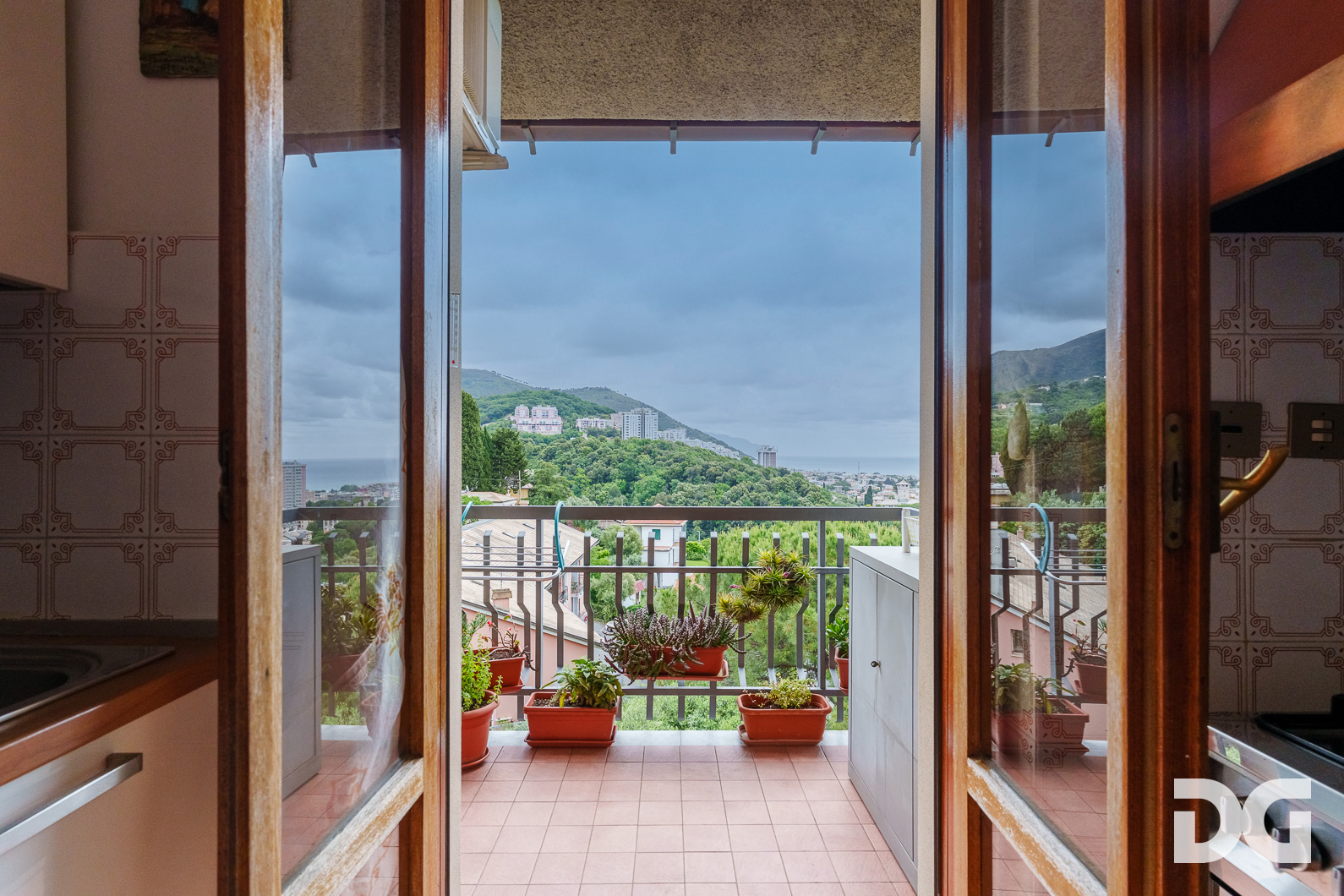 Immobiliare Del Guasta BORGORATTI – VIA MONACO SIMONE PANORAMICISSIMI MQ.145 CON POSTO AUTO 