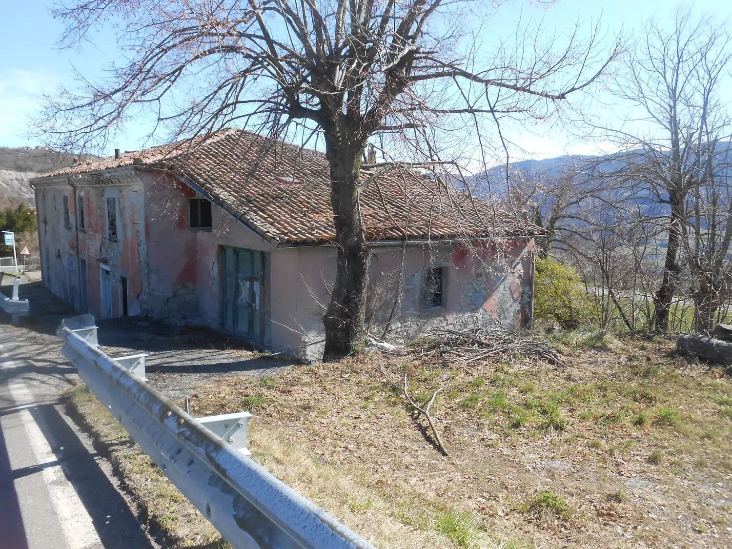 Immobiliare Del Guasta BOBBIO - INTERA PALAZZINA MQ. 700 CON TERRENO 