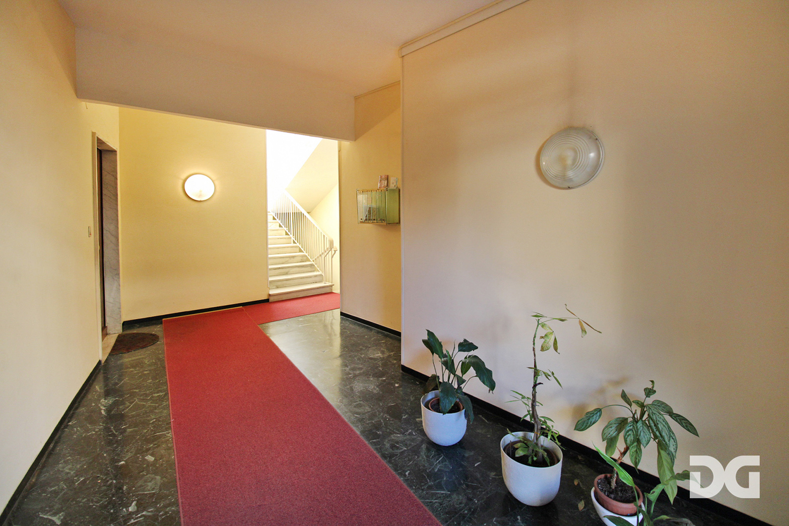 Immobiliare Del Guasta ALBARO – VIA SAN NAZARO PERFETTI ED ARREDATI MQ. 98 IN CONTESTO PRIVATO 