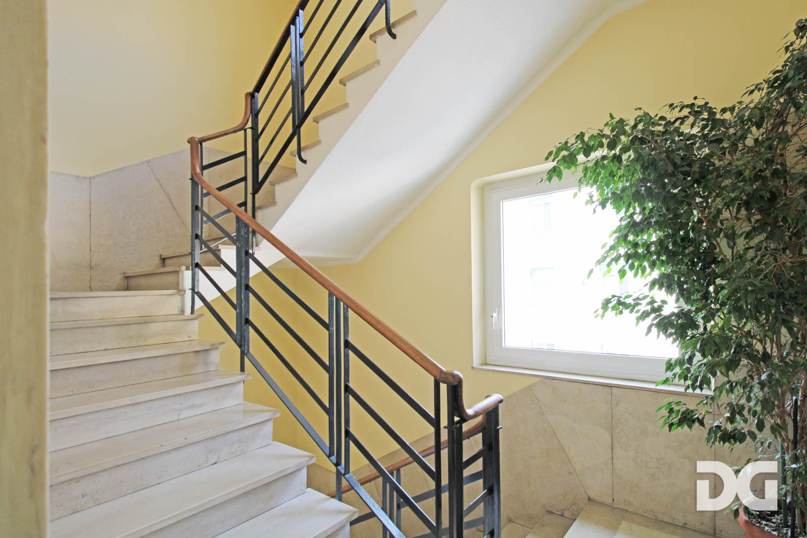 Immobiliare Del Guasta PIAZZA DANTE – GRANDE UFFICIO MQ. 169 