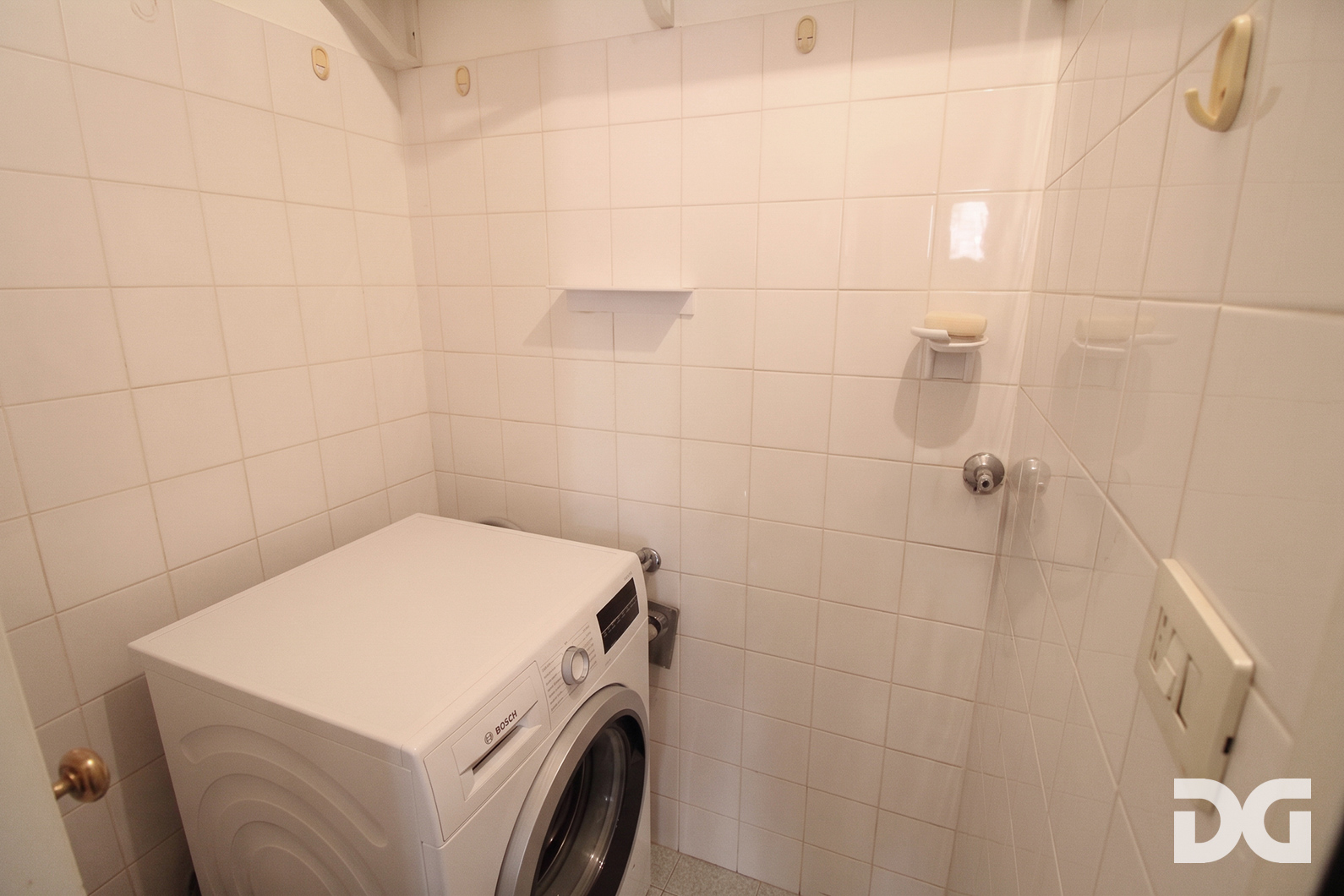 Immobiliare Del Guasta CENTRO – AD. VIA PESCHIERA ORDINATI MQ. 168 CON TERRAZZO AL PIANO