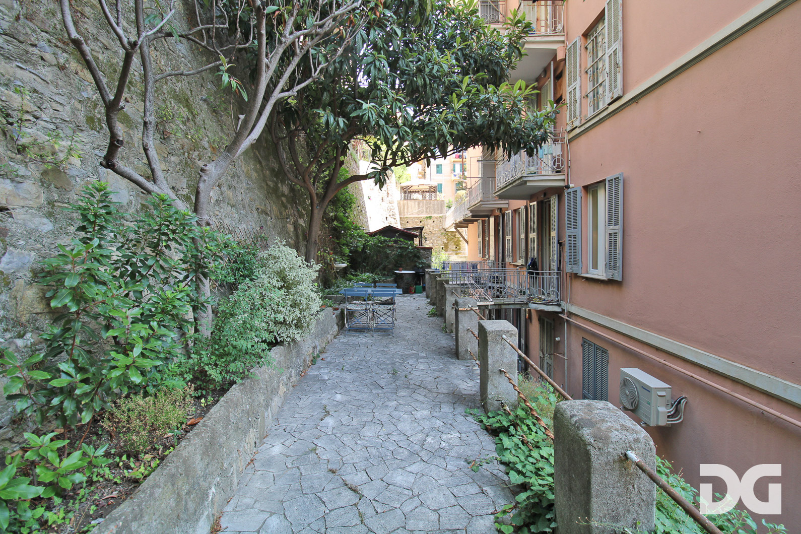 Immobiliare Del Guasta CENTRO – AD. VIA PESCHIERA ORDINATI MQ. 168 CON TERRAZZO AL PIANO