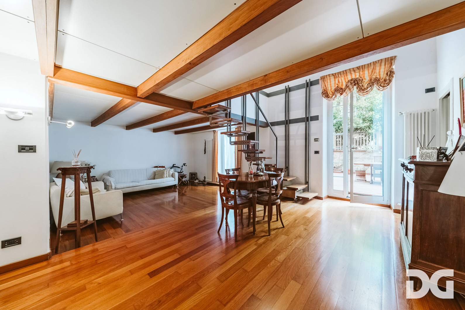 Immobiliare Del Guasta ALBARO – VIA MONTE ZOVETTO RISTRUTTURATI MQ.143 CON TERRAZZO 