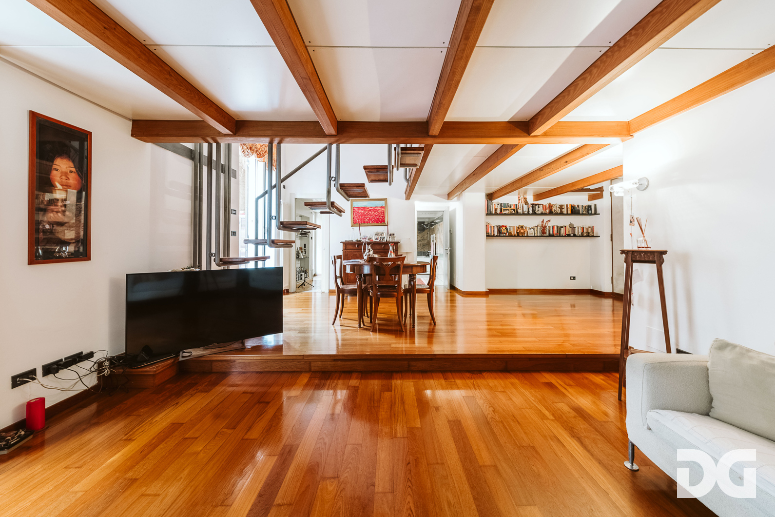 Immobiliare Del Guasta ALBARO – VIA MONTE ZOVETTO RISTRUTTURATI MQ.143 CON TERRAZZO 