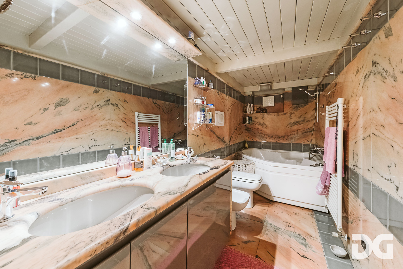 Immobiliare Del Guasta ALBARO – VIA MONTE ZOVETTO RISTRUTTURATI MQ.143 CON TERRAZZO 